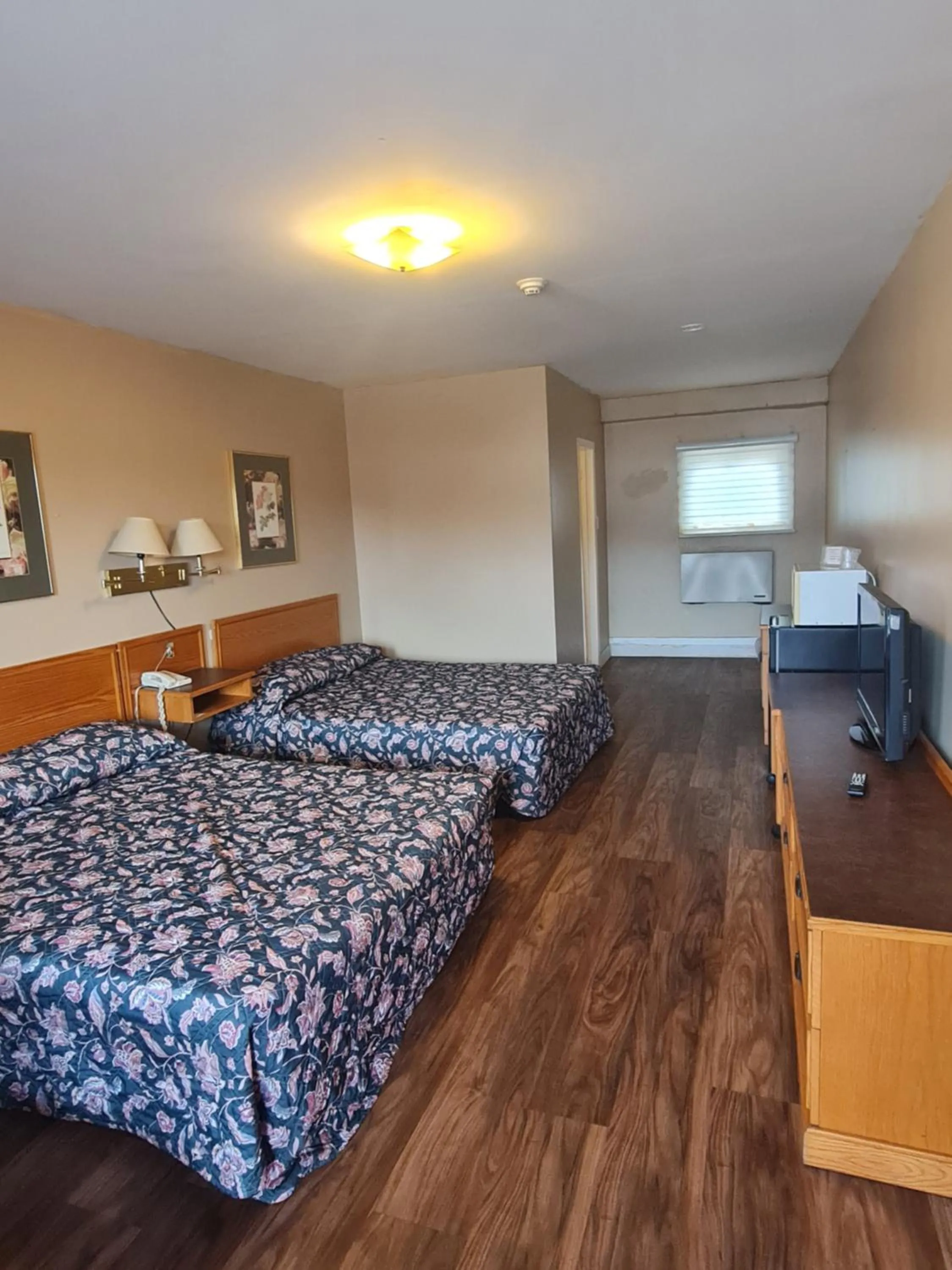 Skyways Motel