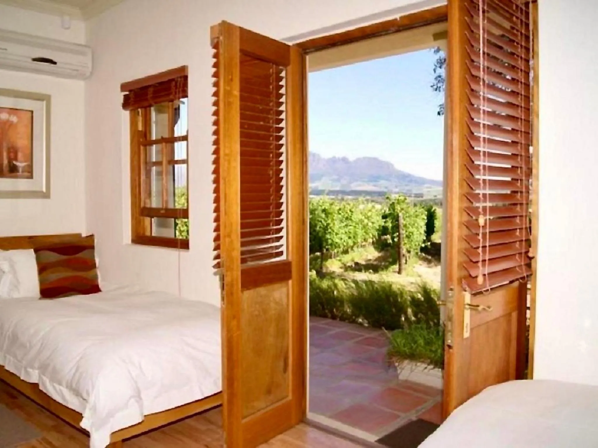 Bed in Lovane Boutique Wine Estate and Guesthouse