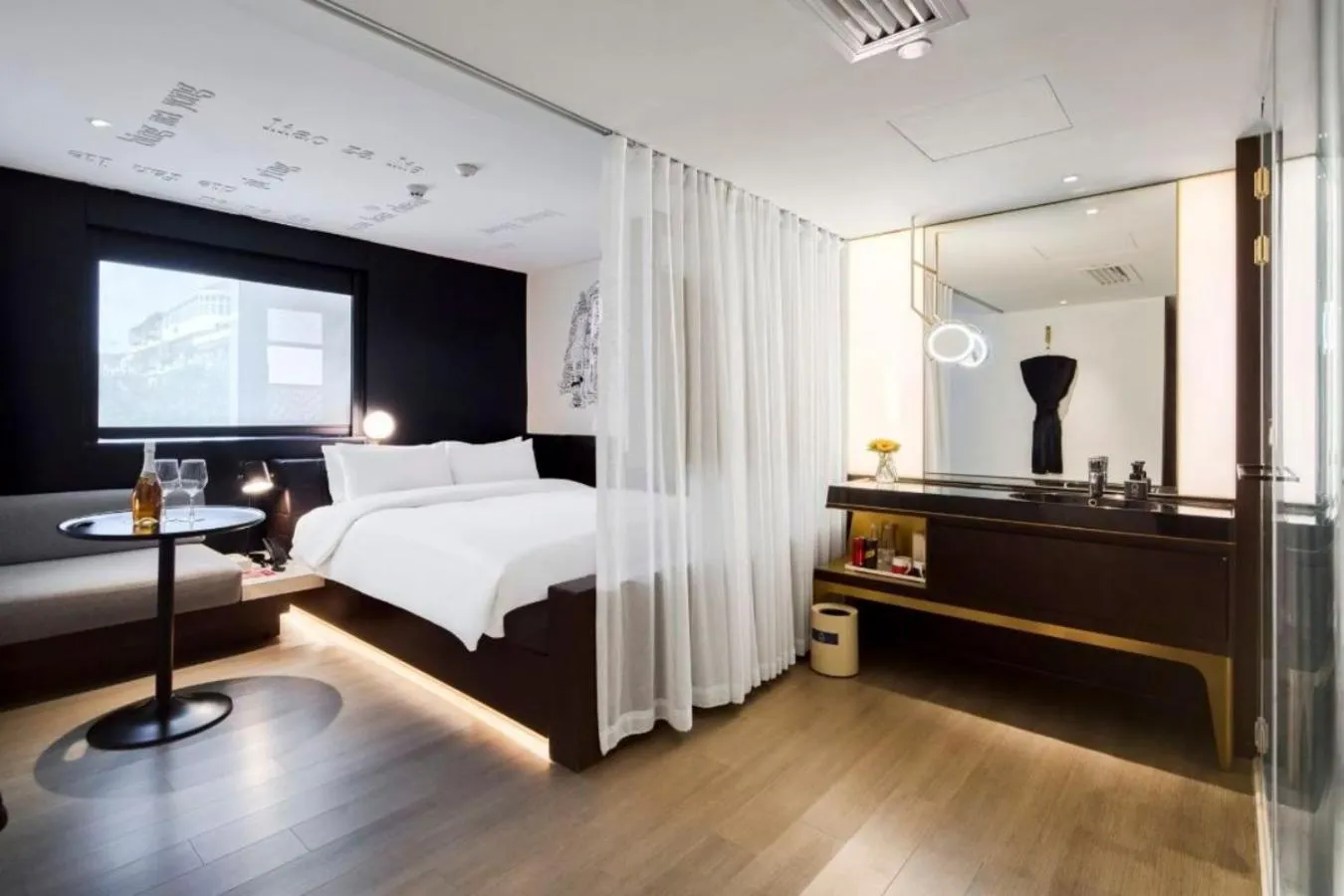 Photo of the whole room, Bed in CitiGO Hotel, South Gate of Xi'an Bell Tower