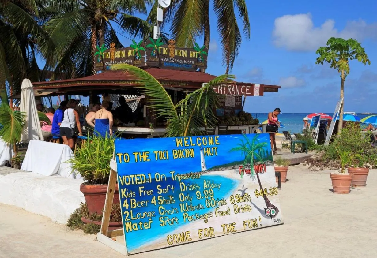 Nearby landmark in Colony Club Inn & Suites