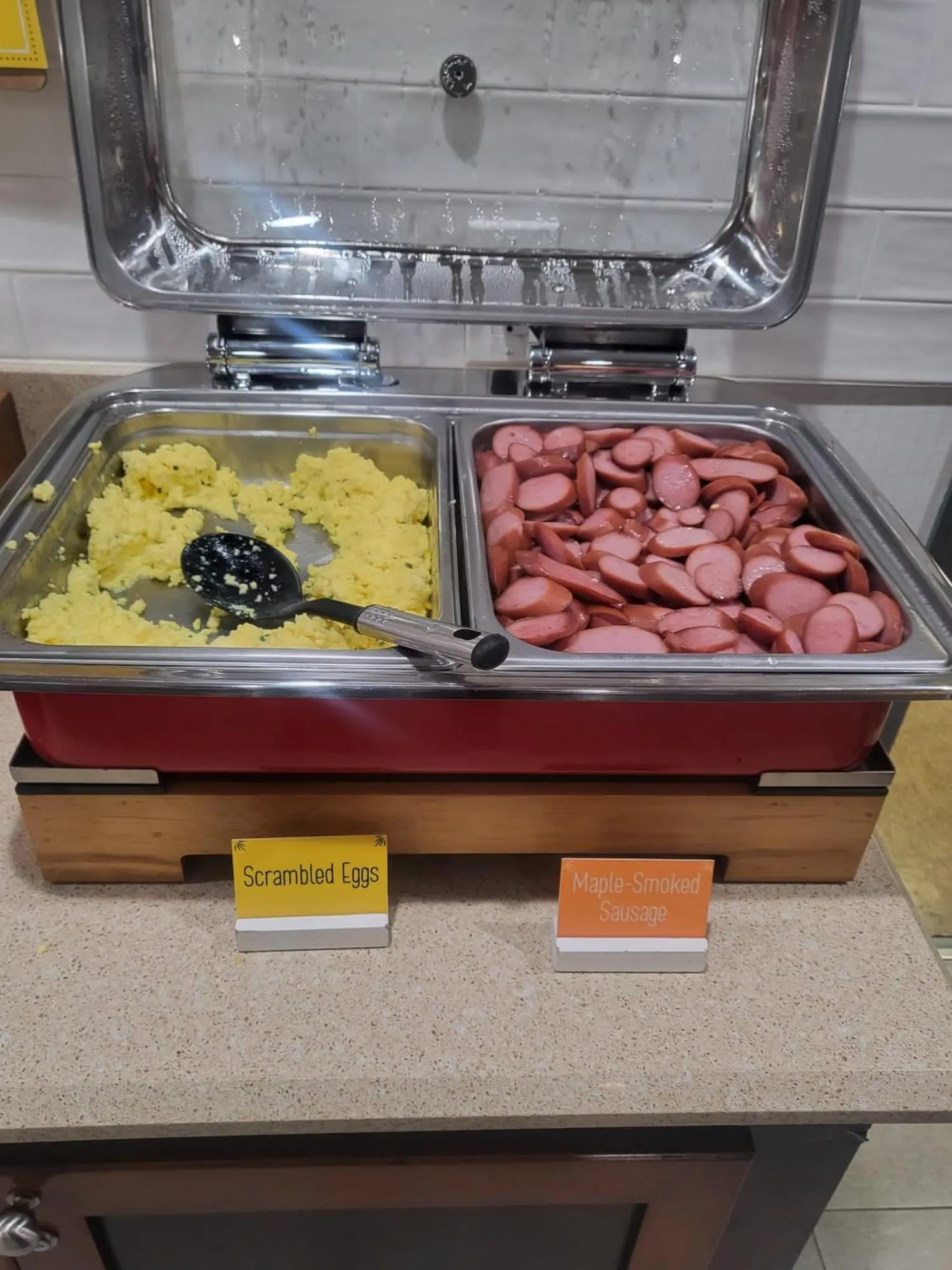 Colony Club Inn & Suites