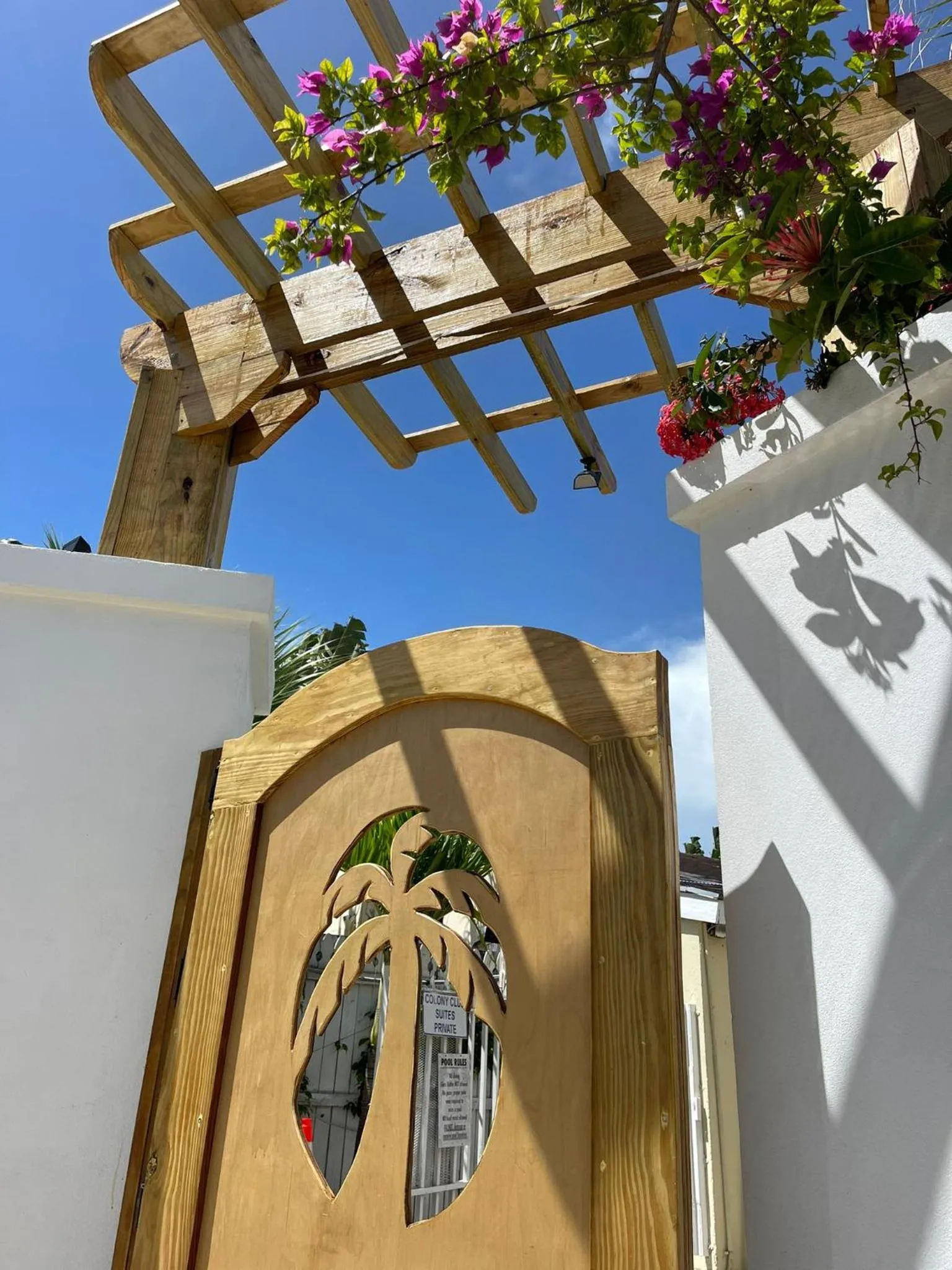 Day in Colony Club Inn & Suites