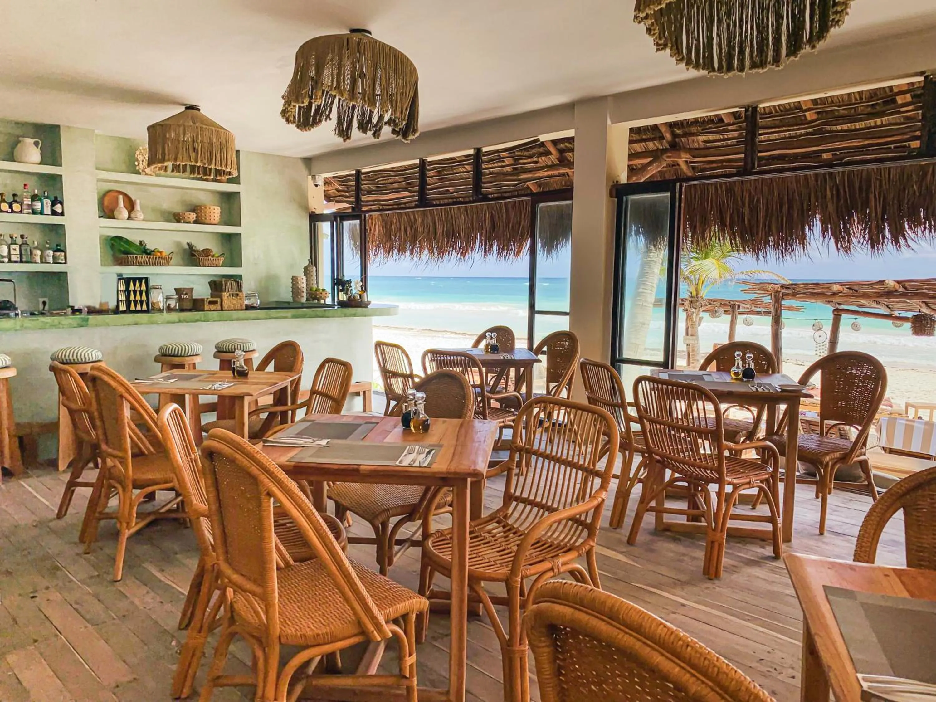 Restaurant/places to eat in Dune Boutique Hotel located at the party zone