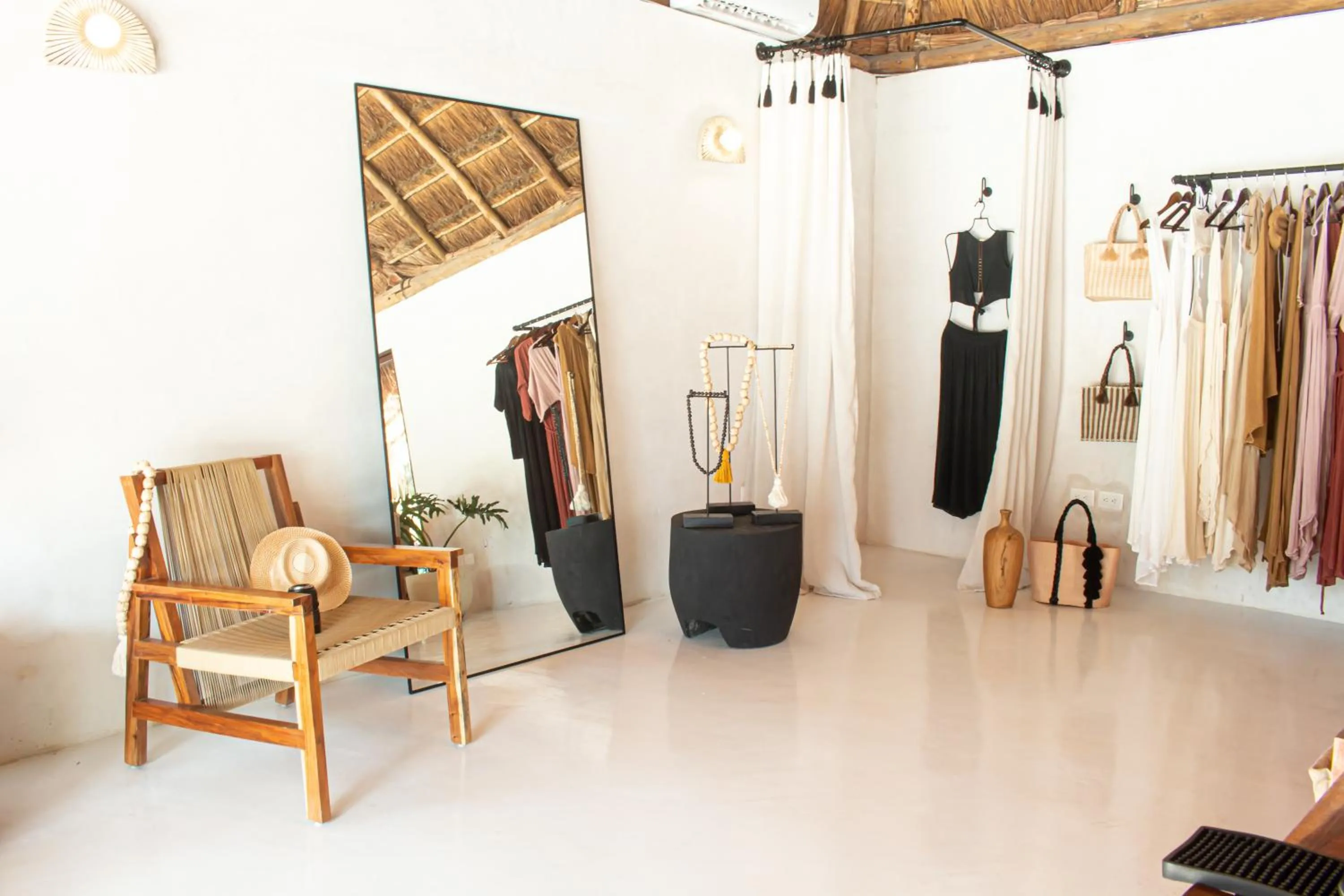 On-site shops in Dune Boutique Hotel located at the party zone