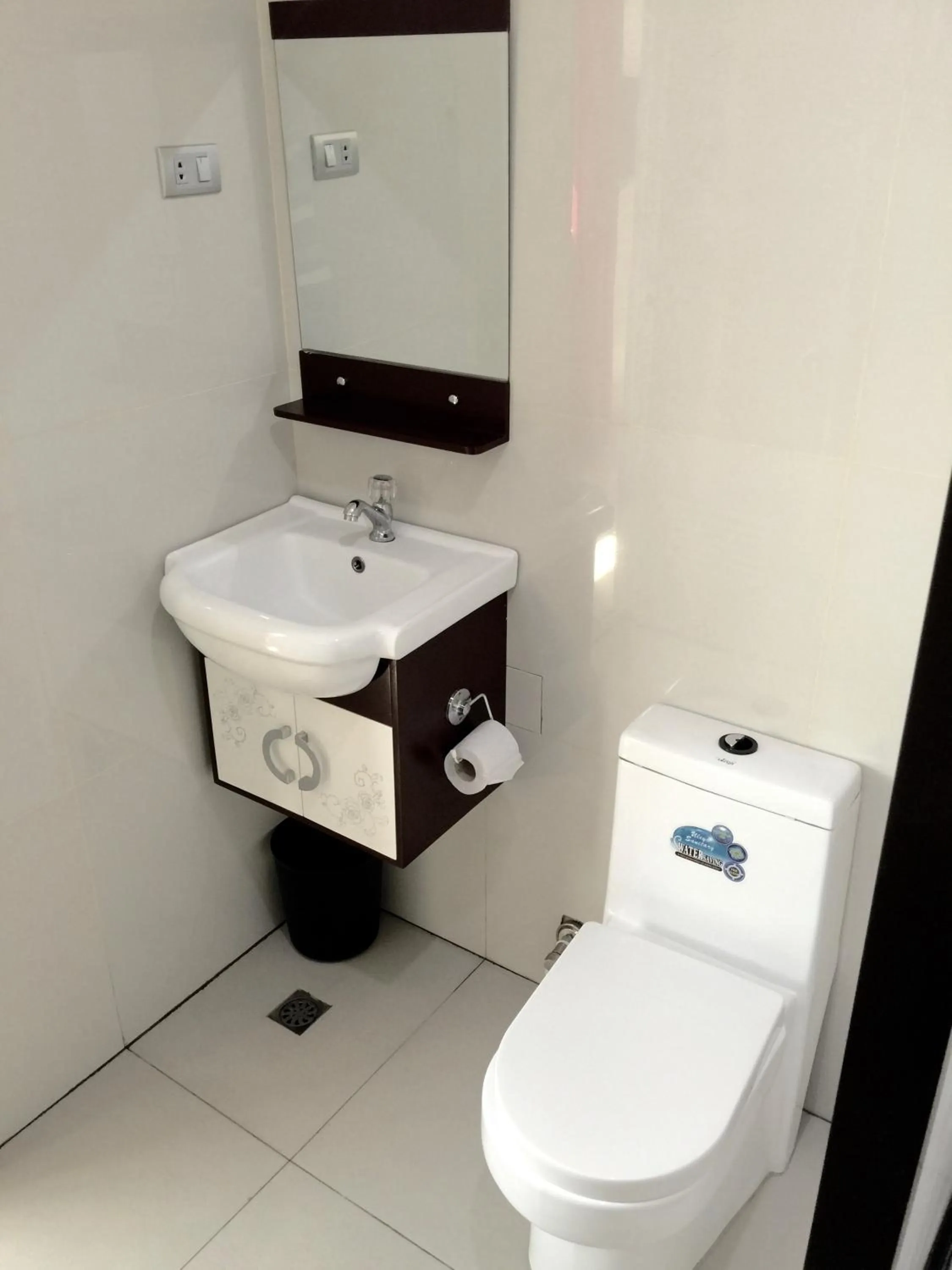 Toilet in Hotel Aroha