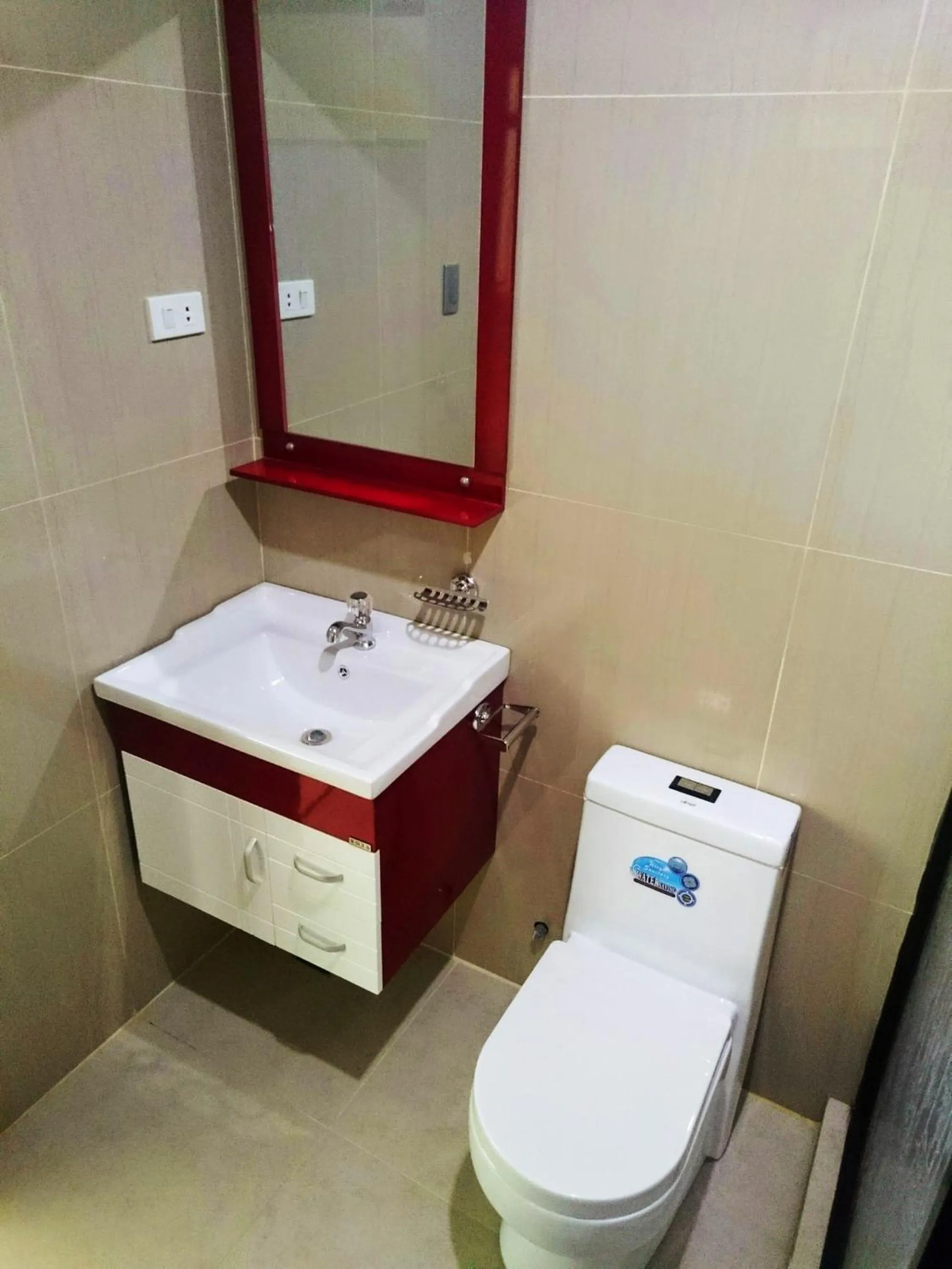 Toilet in Hotel Aroha