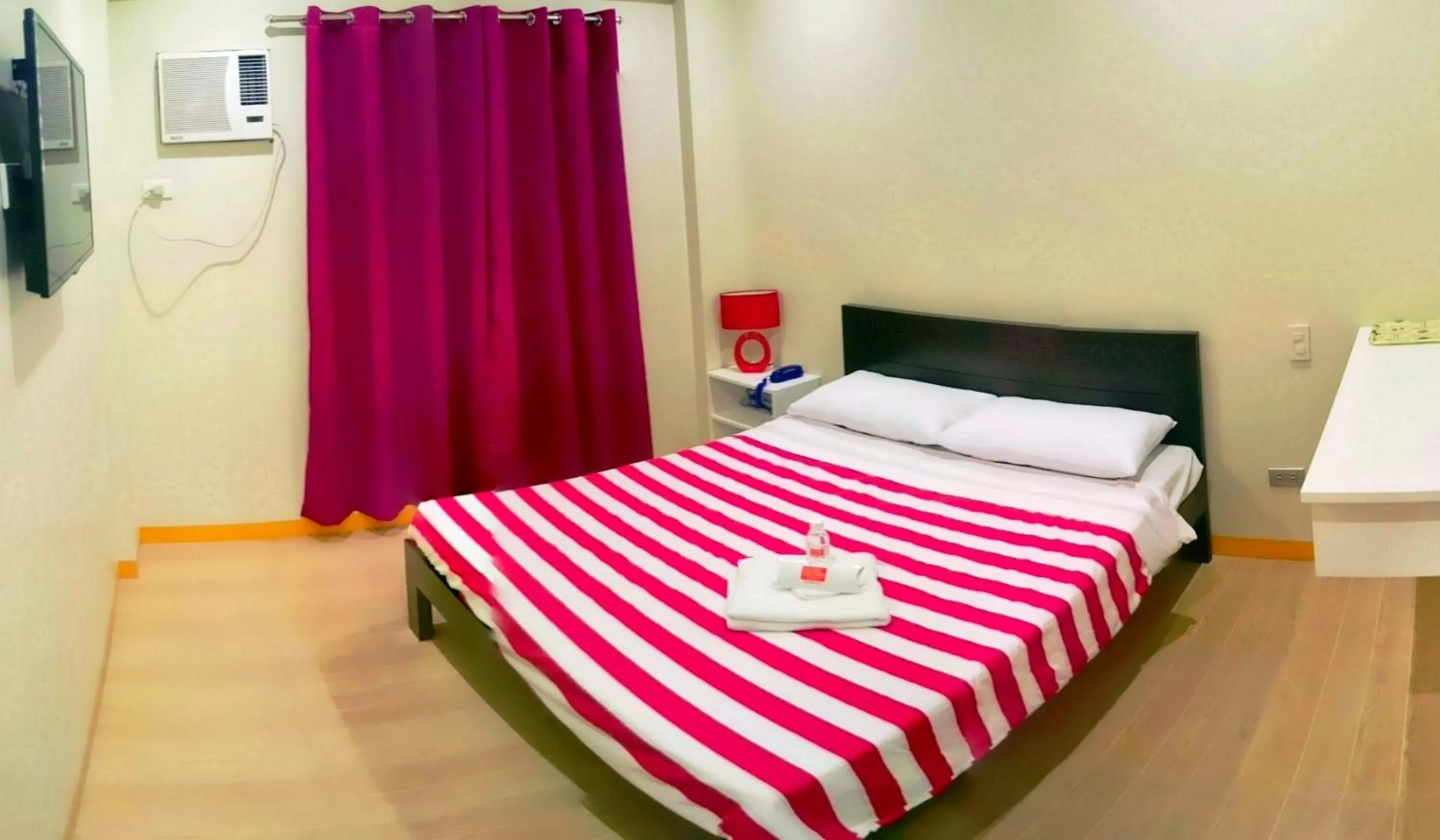 Photo of the whole room, Bed in Hotel Aroha