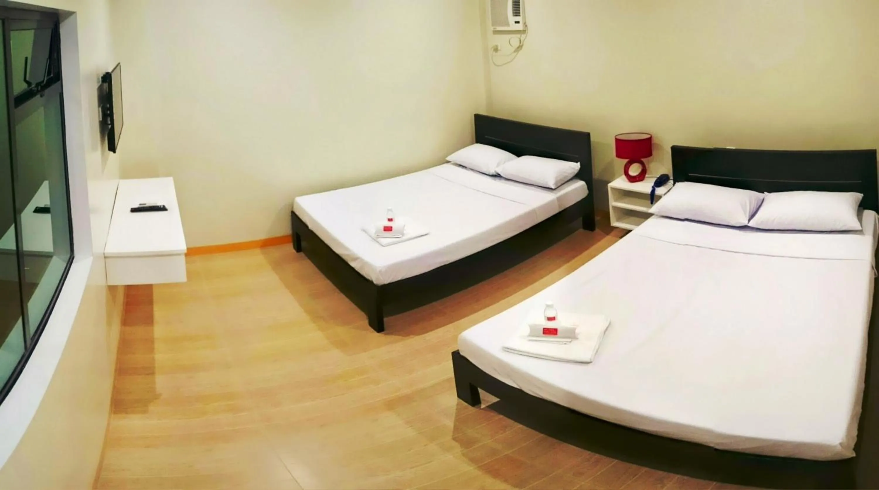 Photo of the whole room, Bed in Hotel Aroha