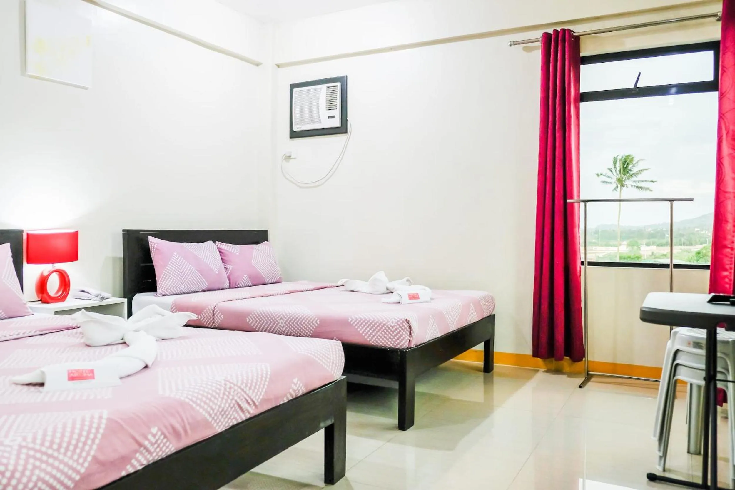 Bedroom, Bed in Hotel Aroha