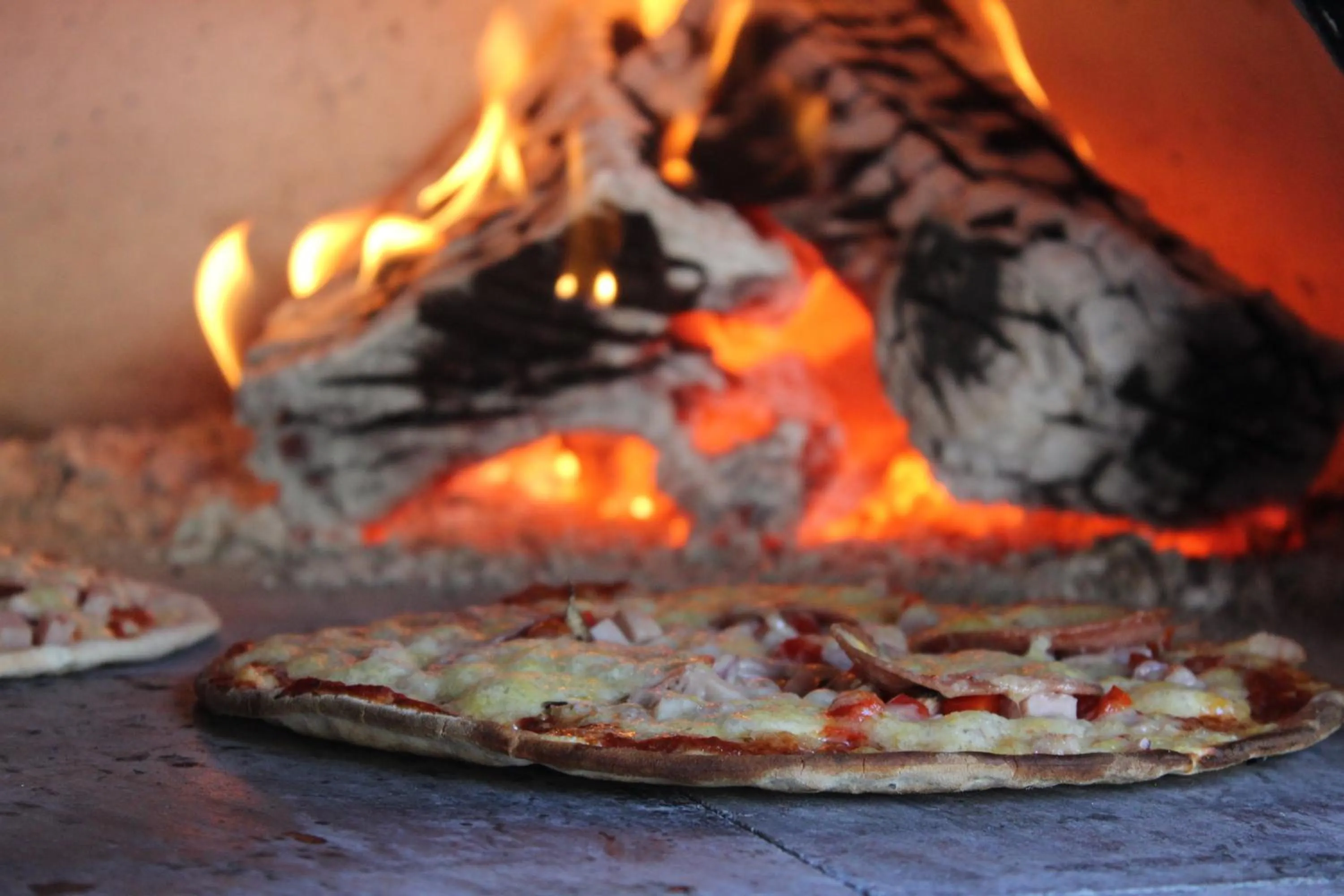 Restaurant/places to eat in Dusky Lodge