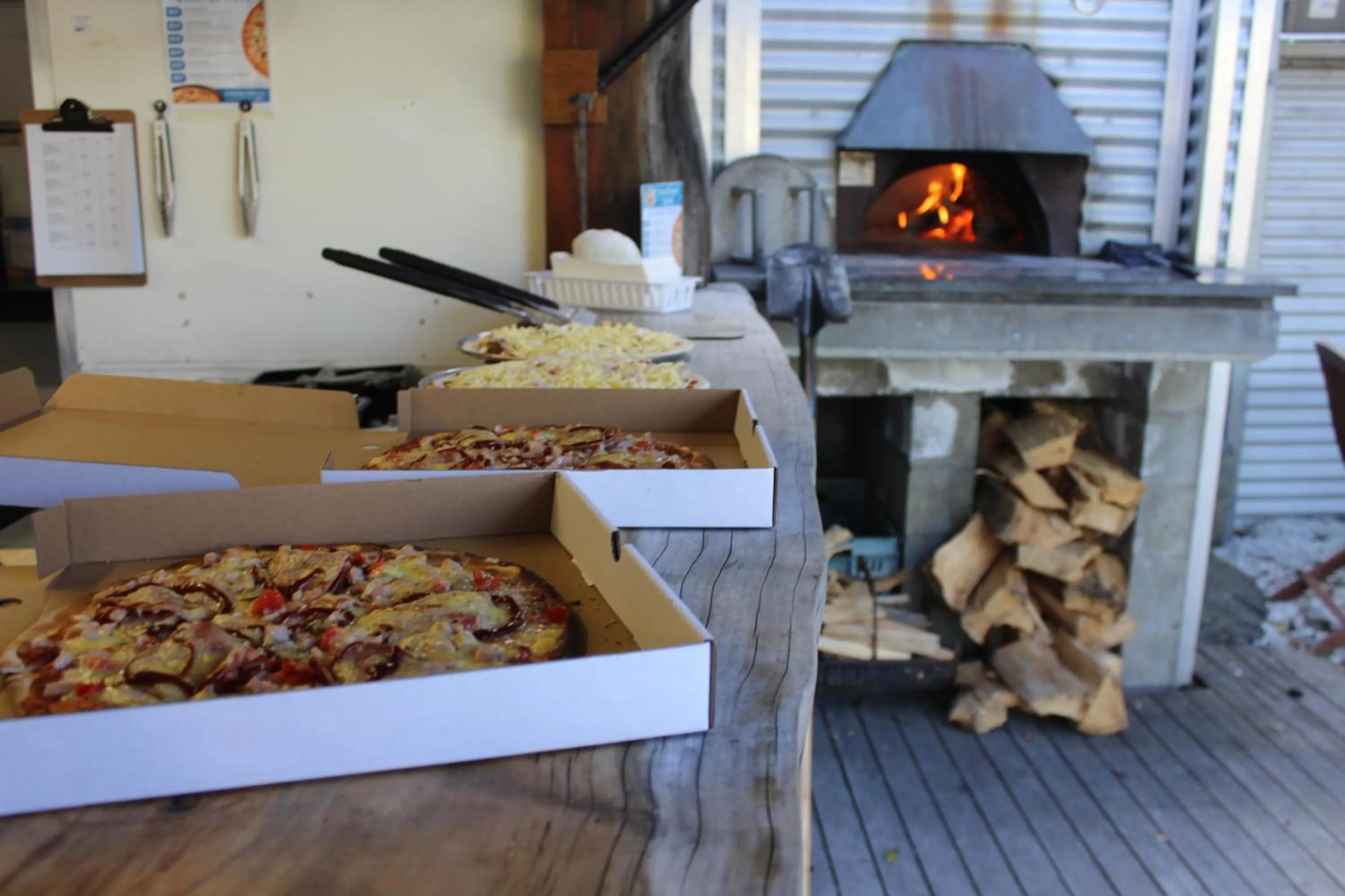 Restaurant/places to eat in Dusky Lodge