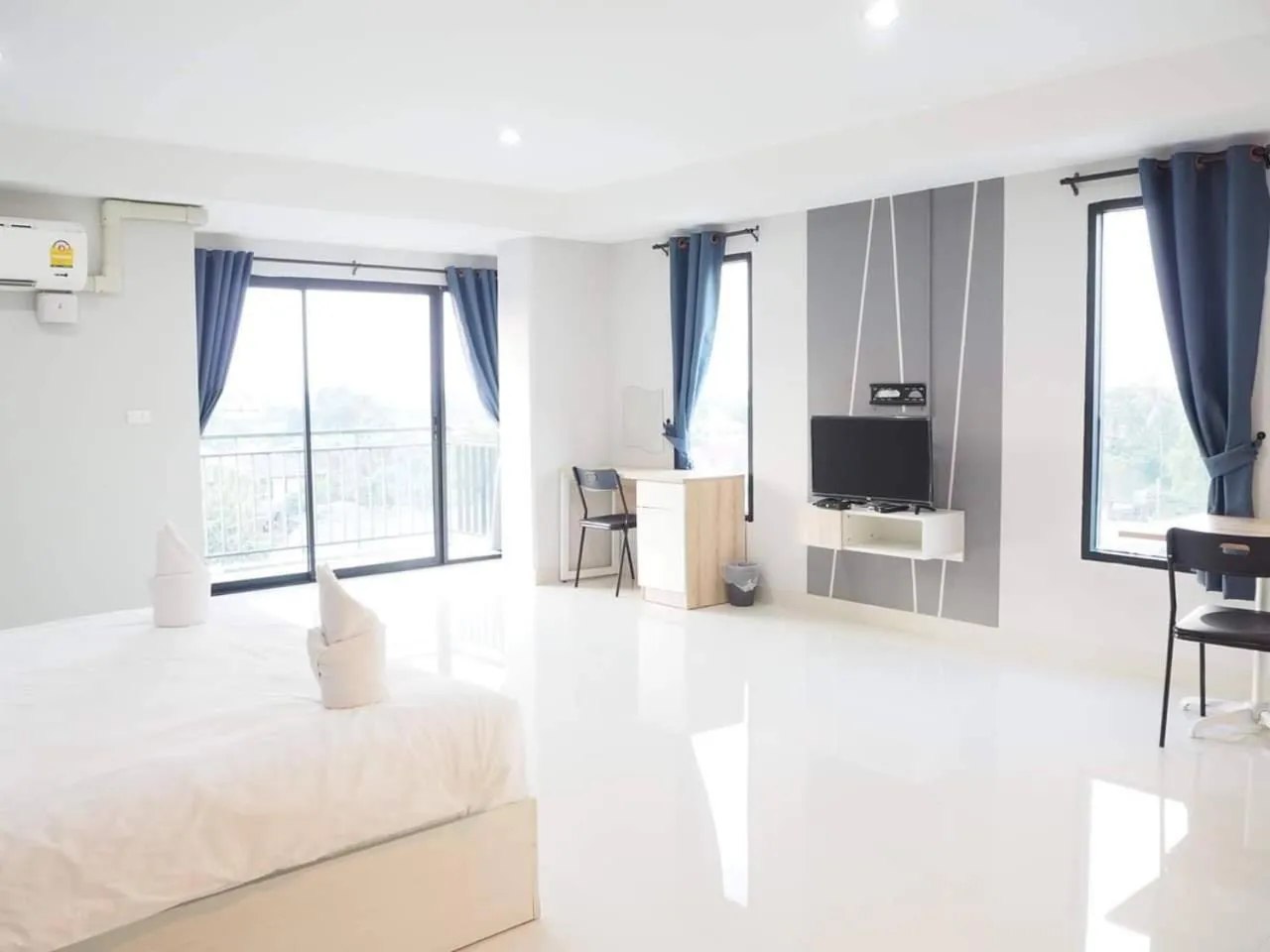 Photo of the whole room, Bed in Ploen Ploen Residence