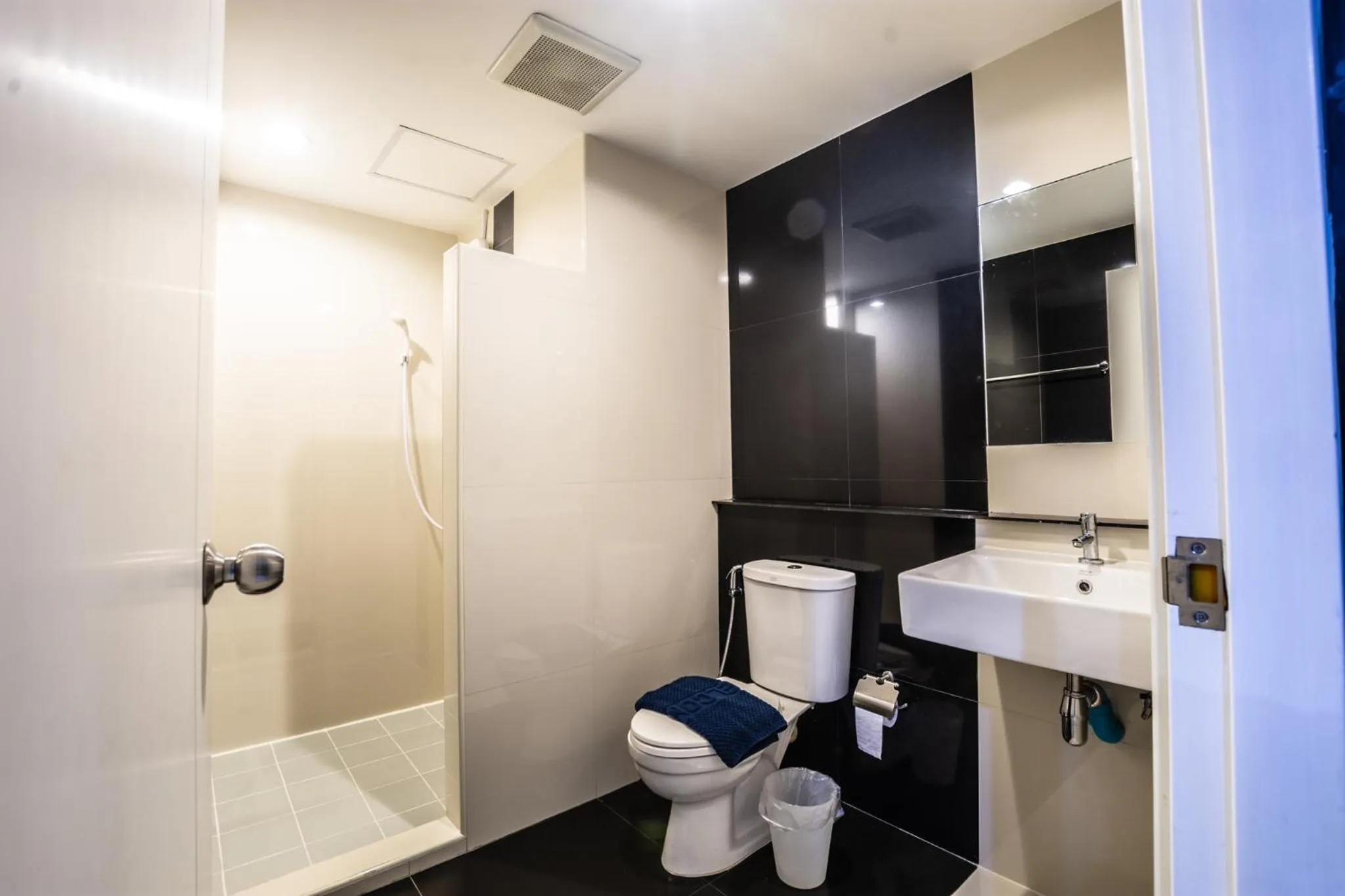 Bathroom in Ploen Ploen Residence