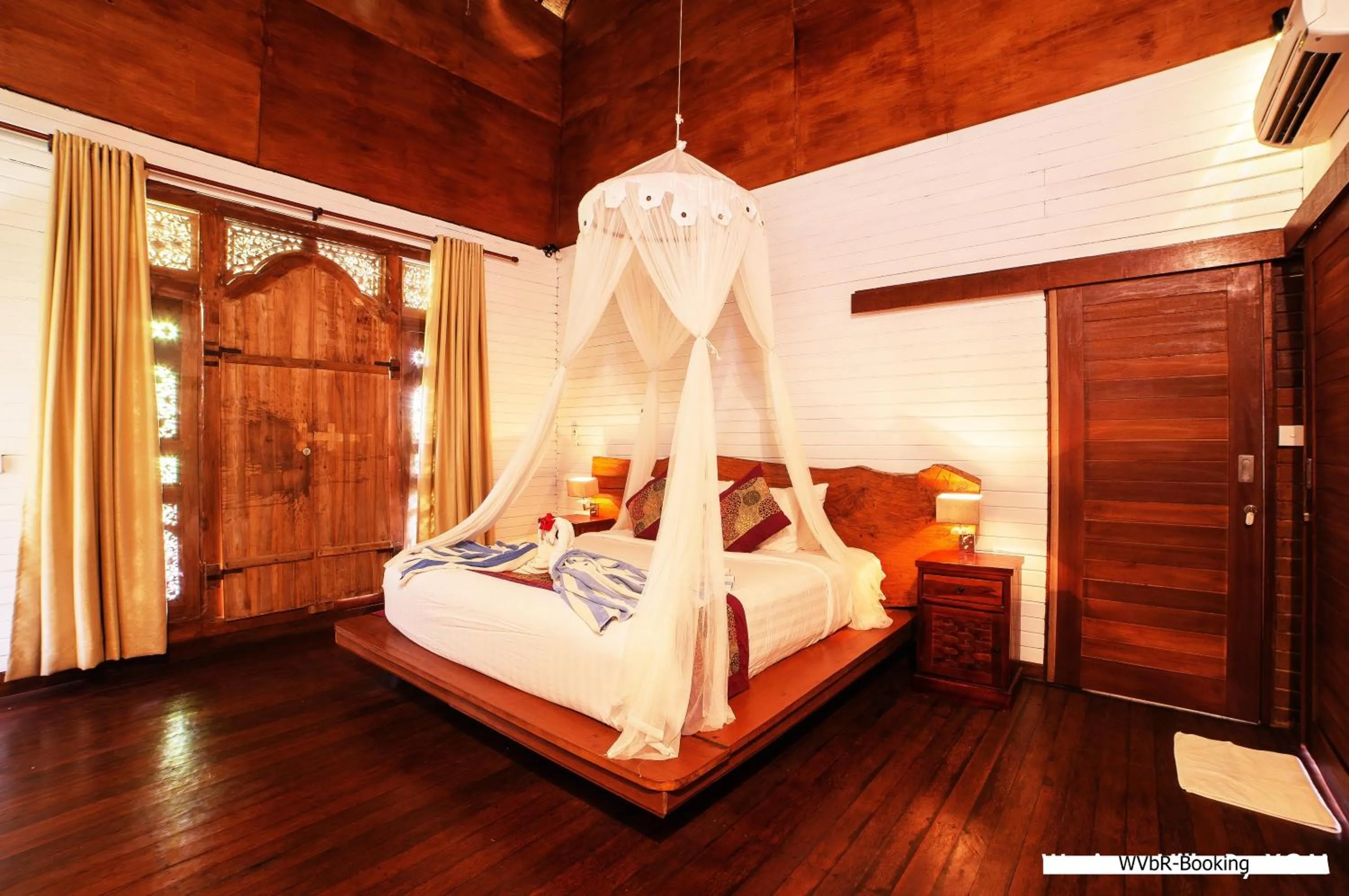 Bed in Warisan Villa By Reccoma