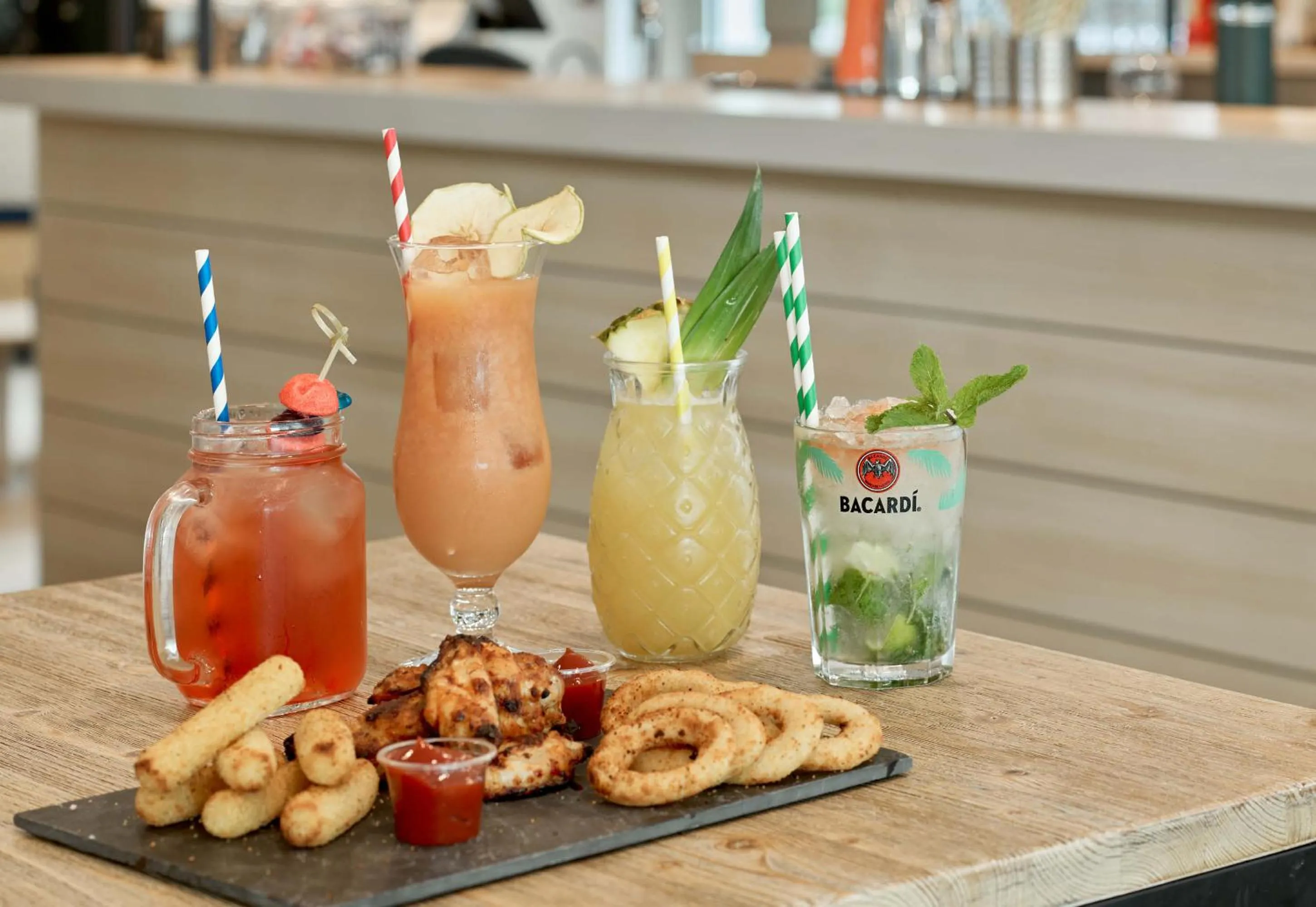 Lounge or bar in B&B HOTEL près de Disneyland Paris