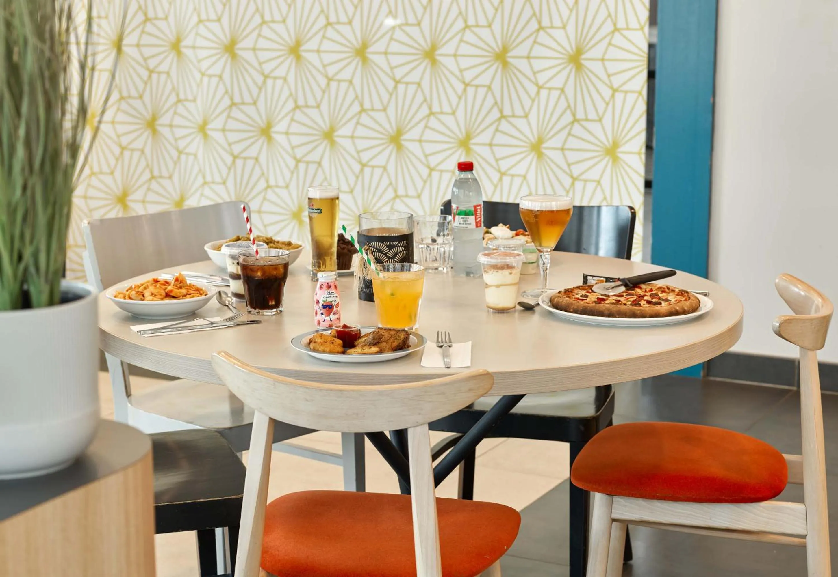 Restaurant/places to eat in B&B HOTEL près de Disneyland Paris