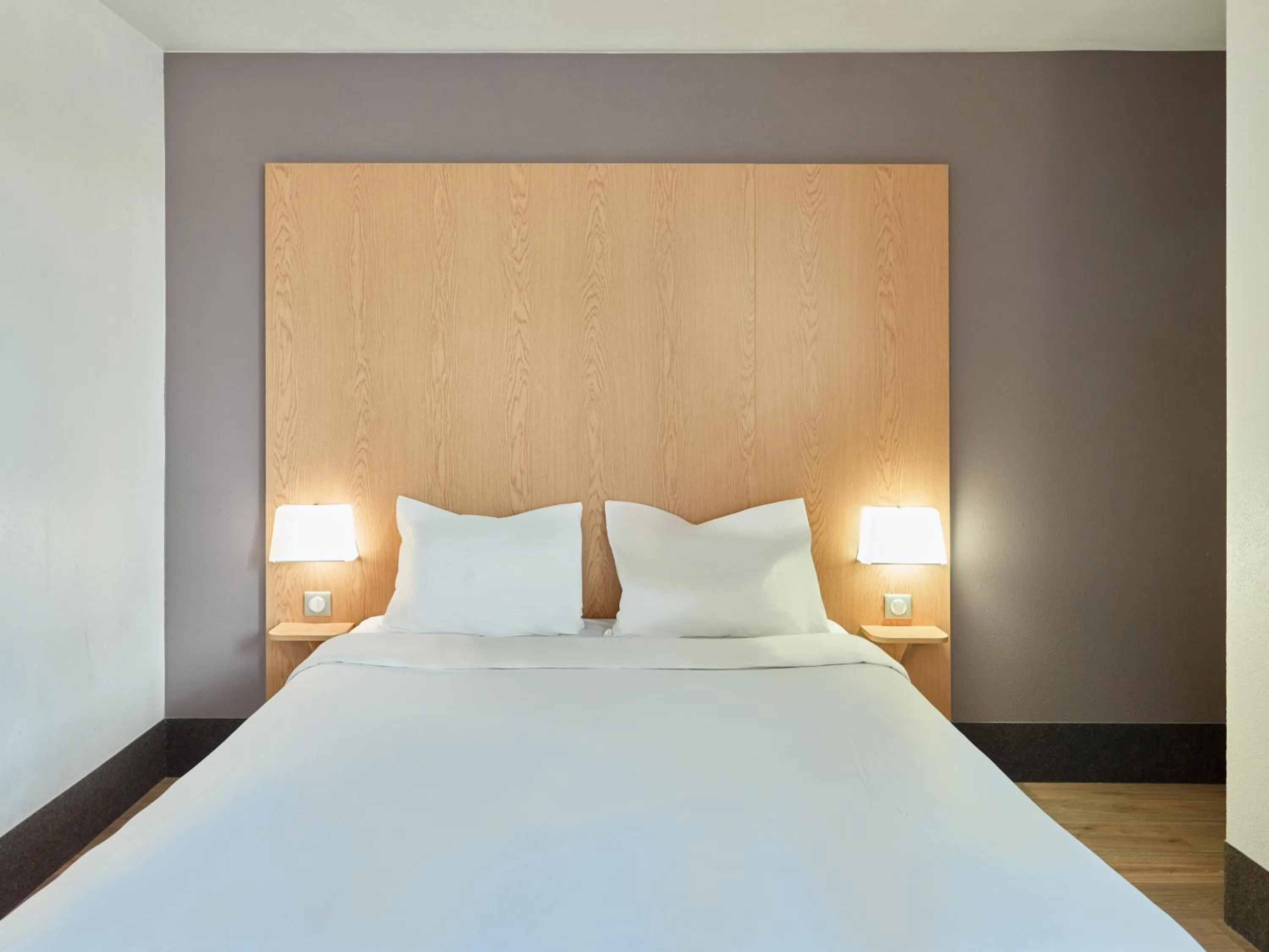 Bedroom, Bed in B&B HOTEL près de Disneyland Paris