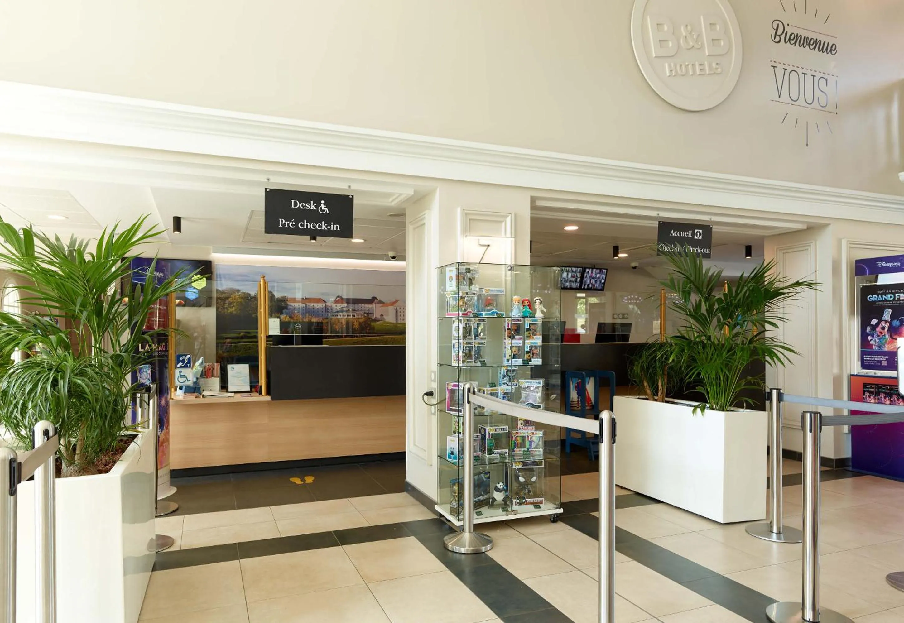 Lobby or reception in B&B HOTEL près de Disneyland Paris