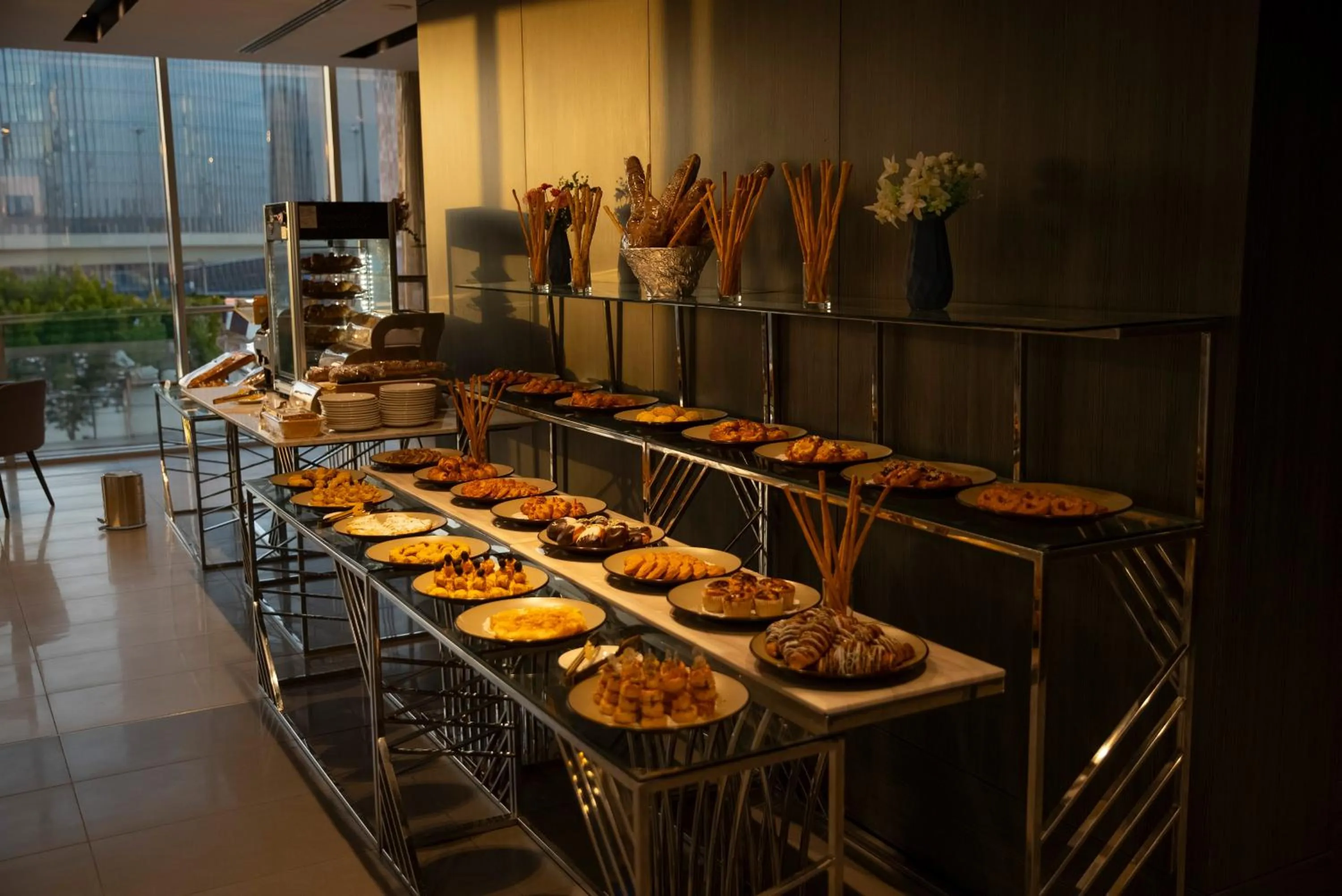 Restaurant/places to eat in Executives Hotel - KAFD