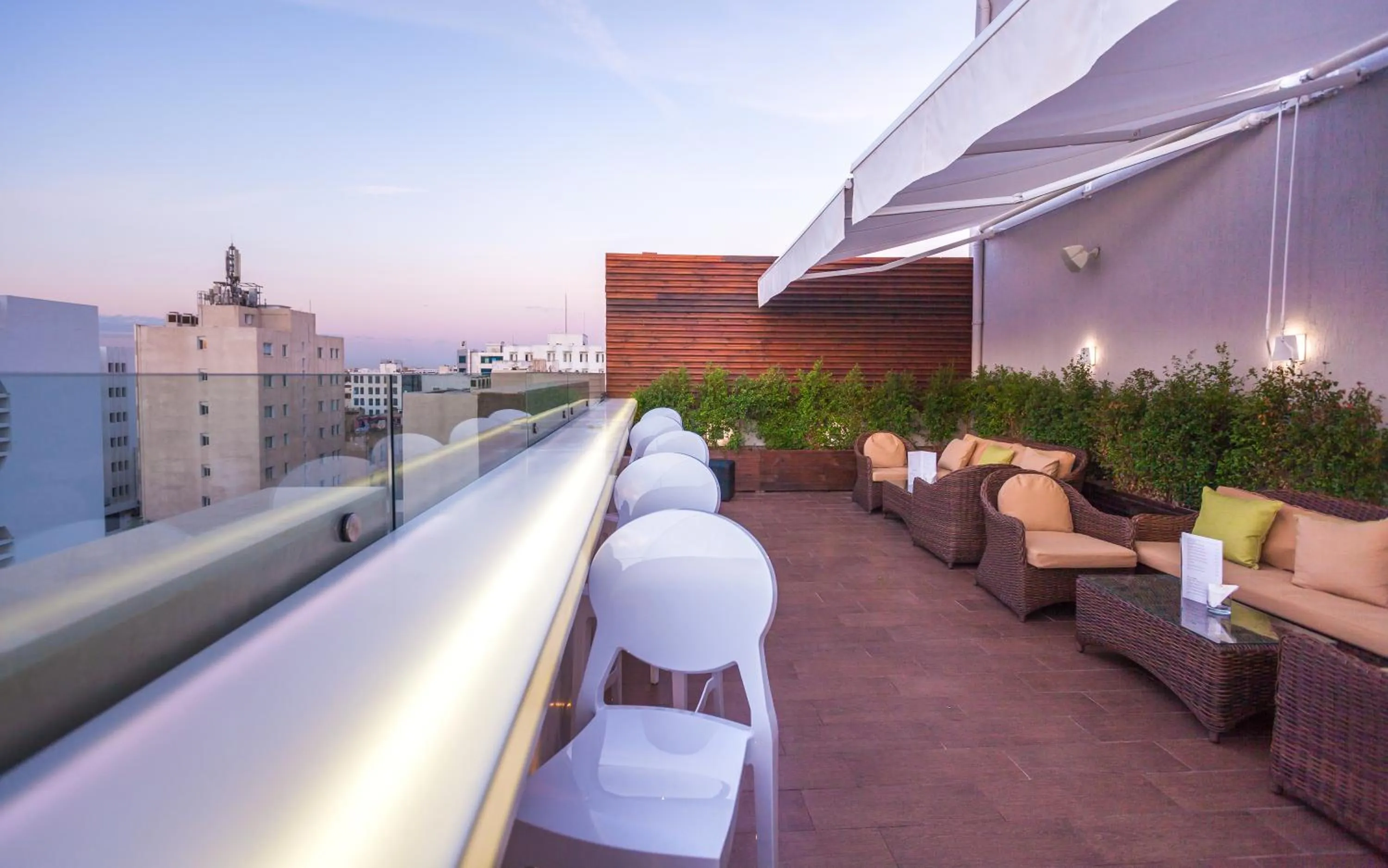 Nightclub / DJ in Business Hotel