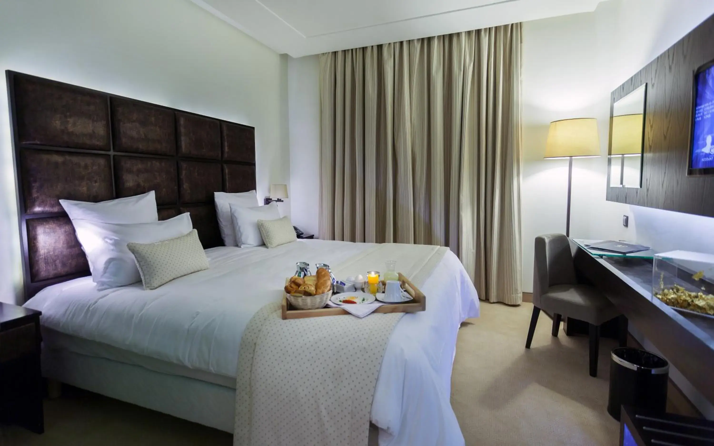 Superior Double Room in Business Hotel Superior Double Room in Business Hotel