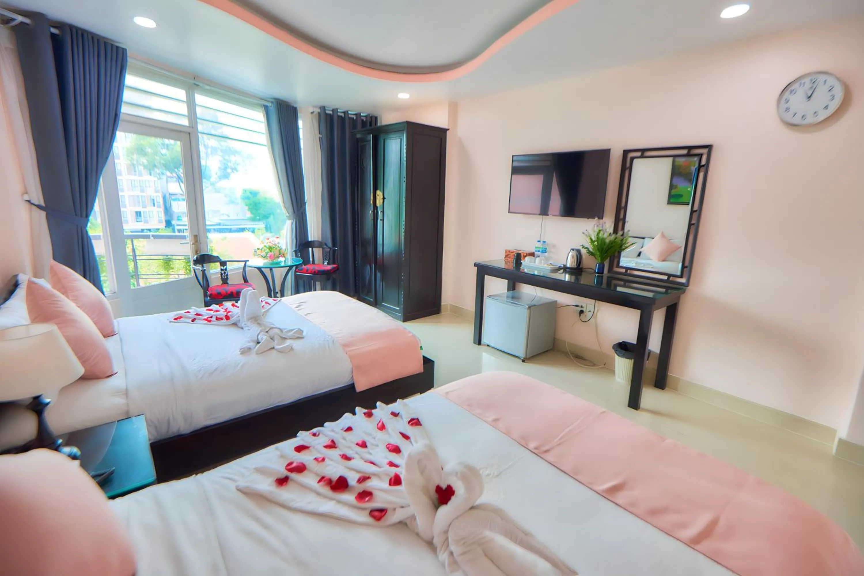 Bedroom, Bed in Saigon Pink Hotel