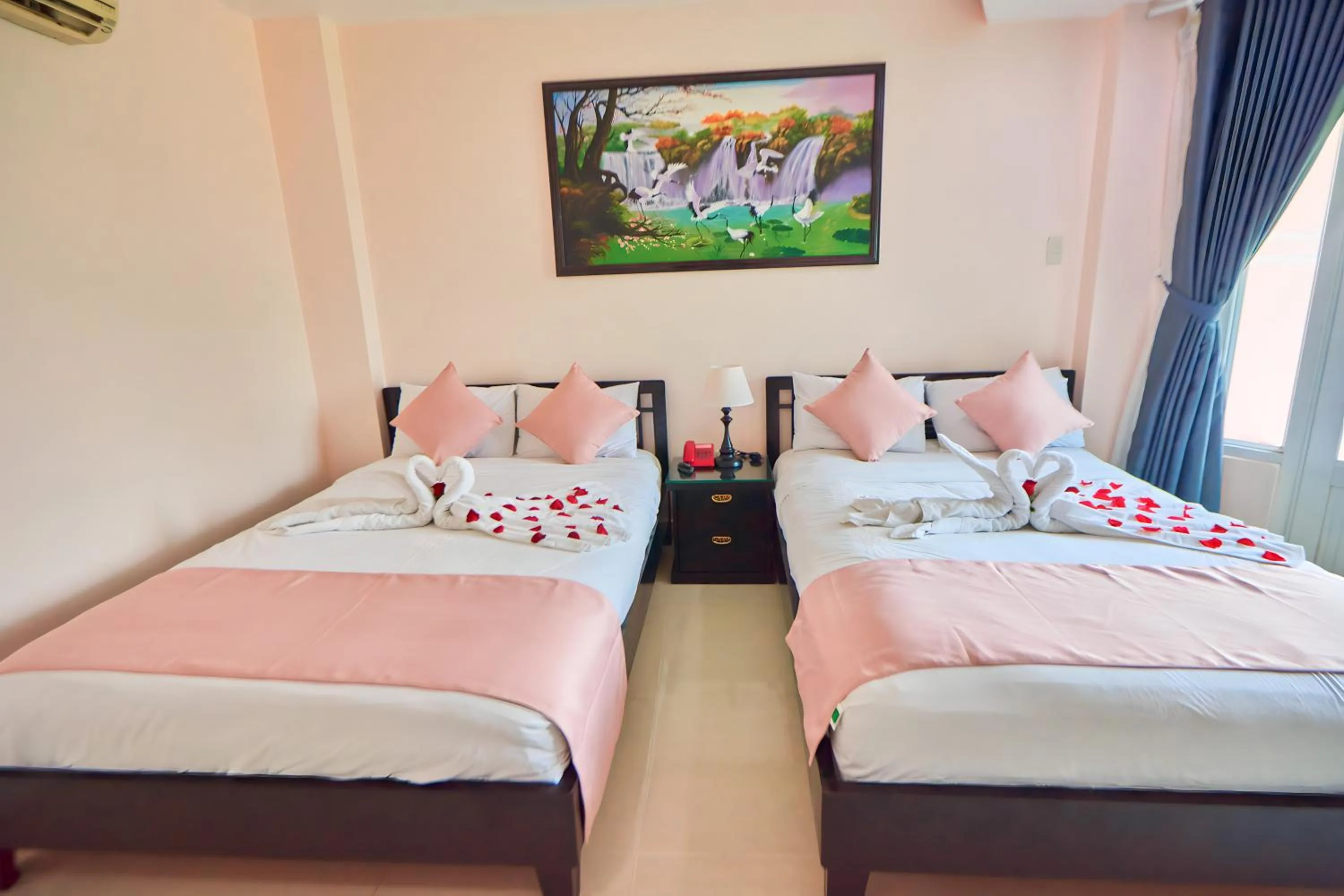 Bedroom, Bed in Saigon Pink Hotel