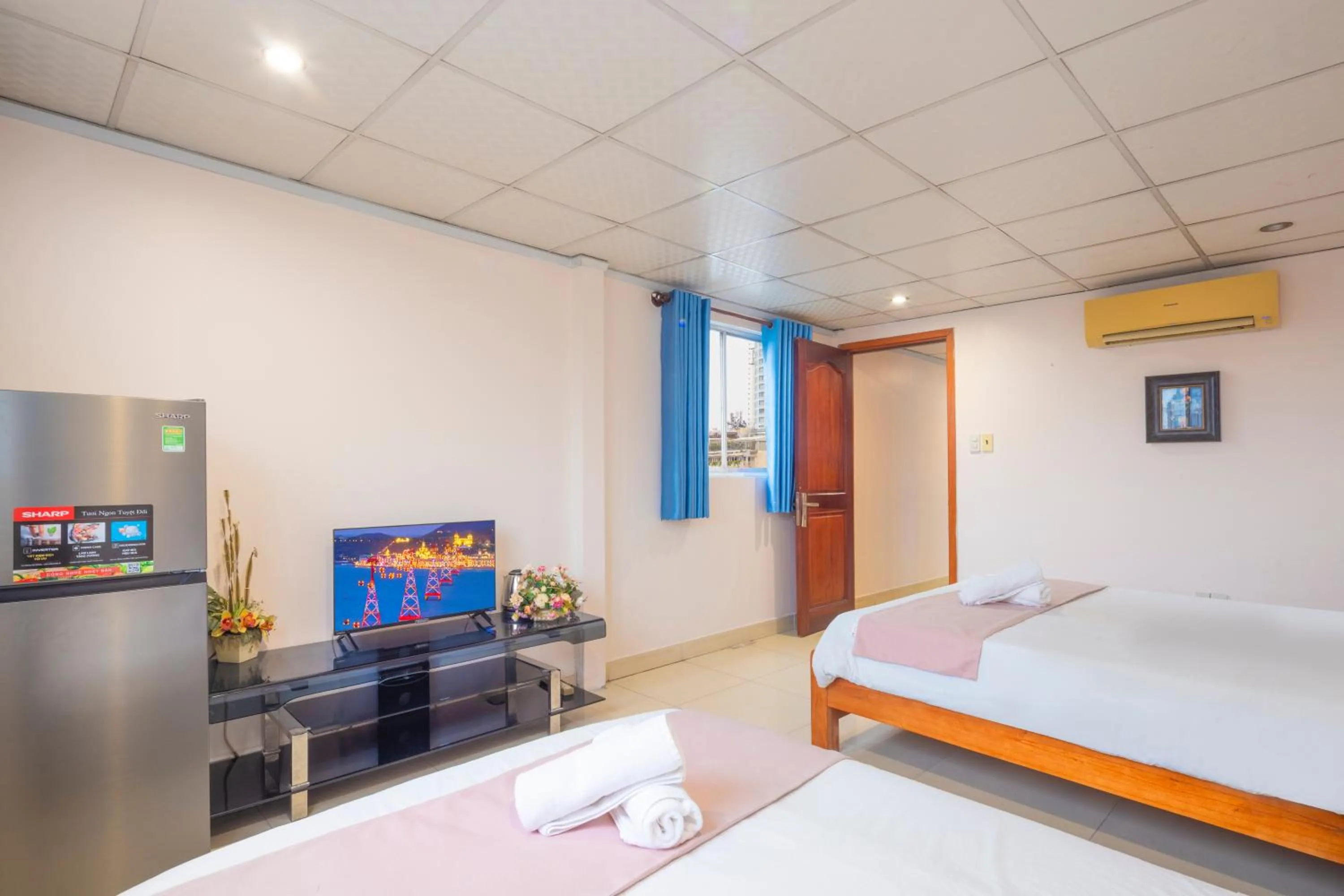 Bed in Saigon Pink Hotel