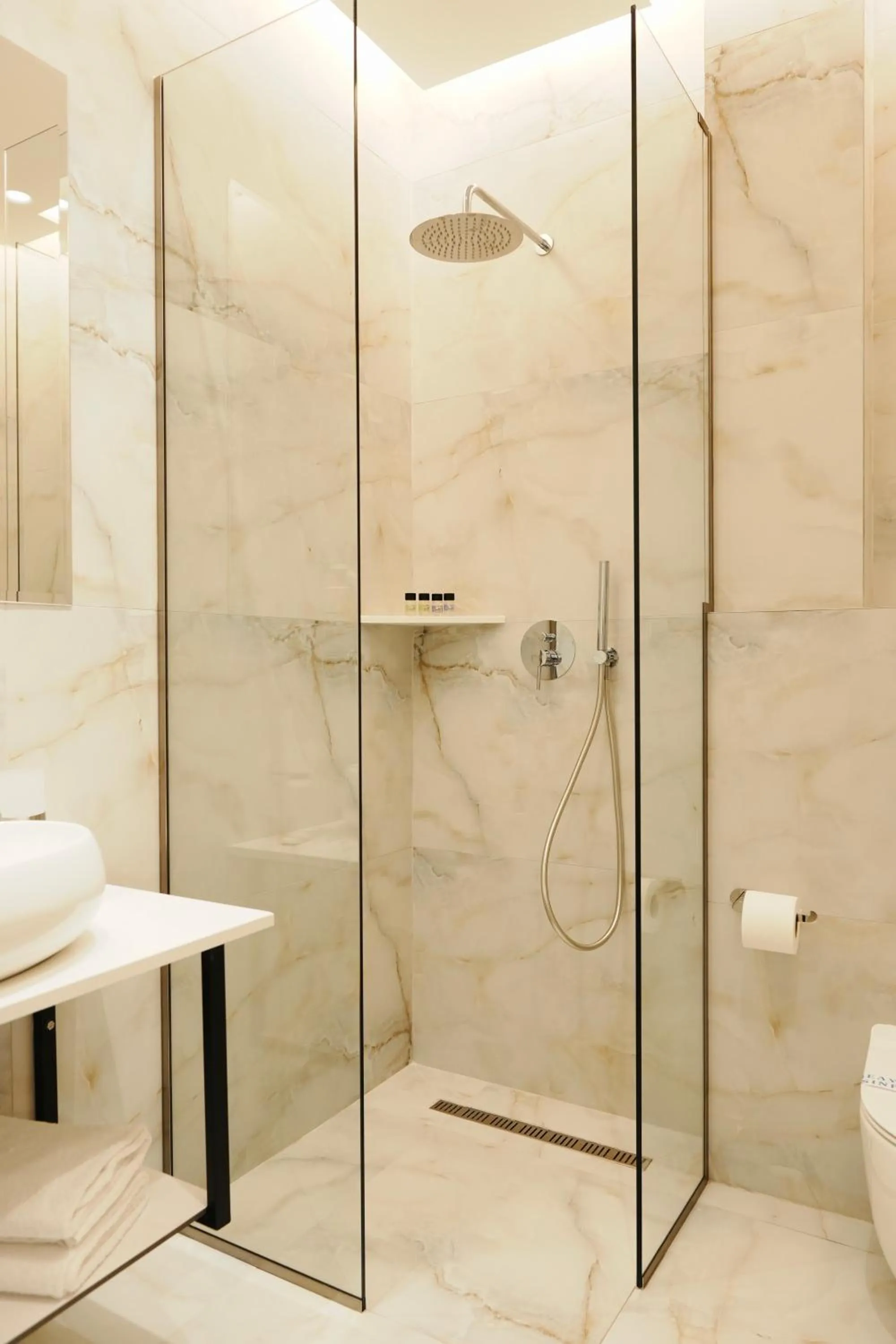 Shower in Hotel Mediterrane