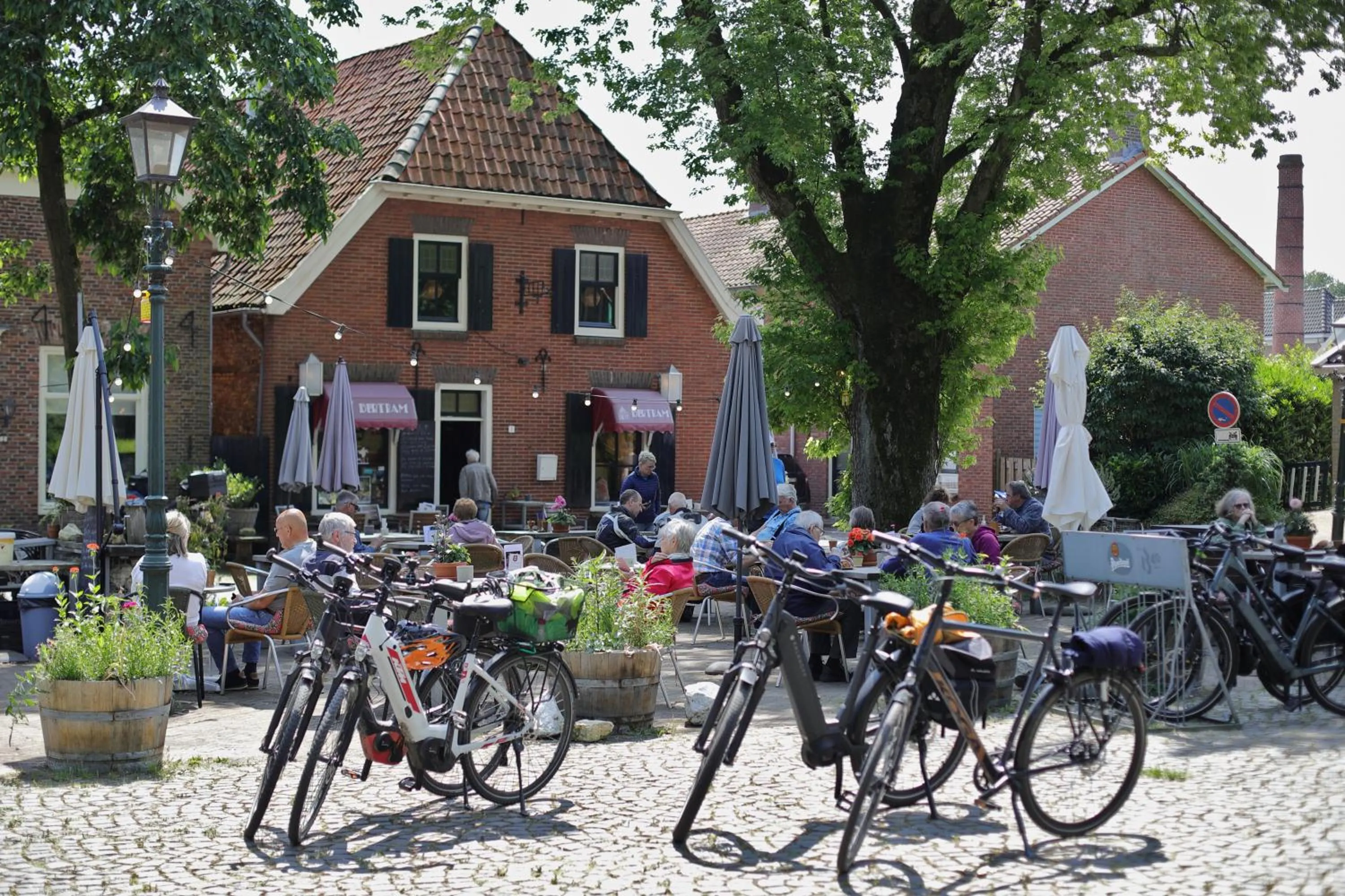 Restaurant/places to eat in Hotel Bertram