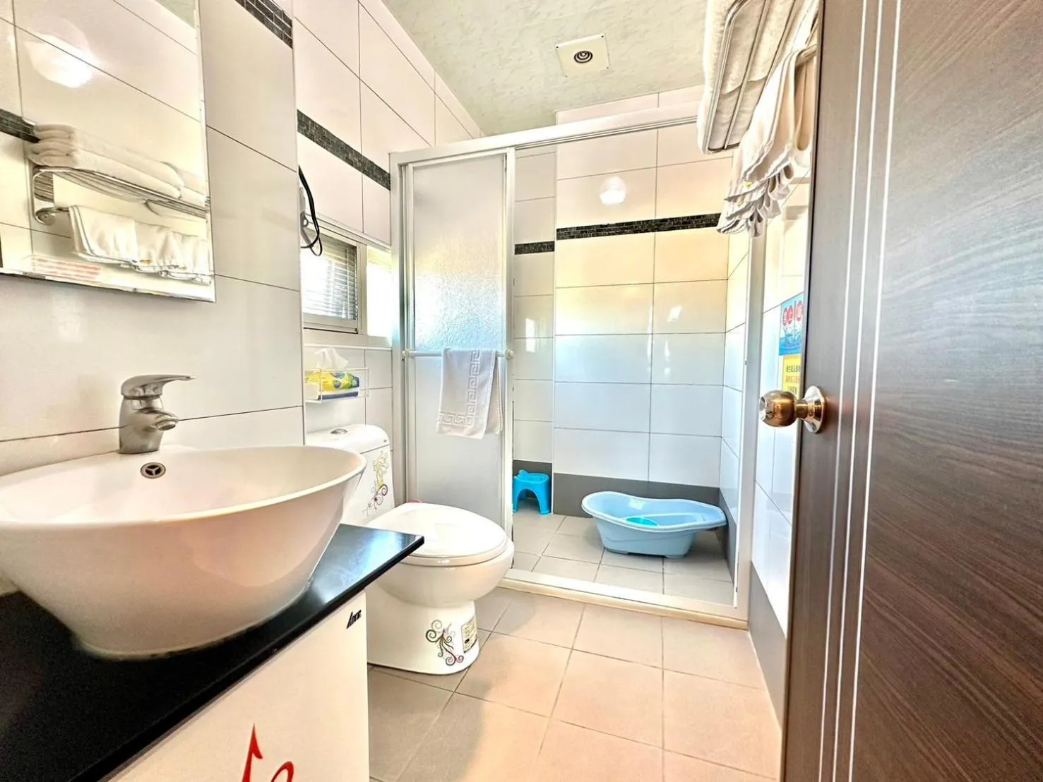 Shower in Little Apple B&B