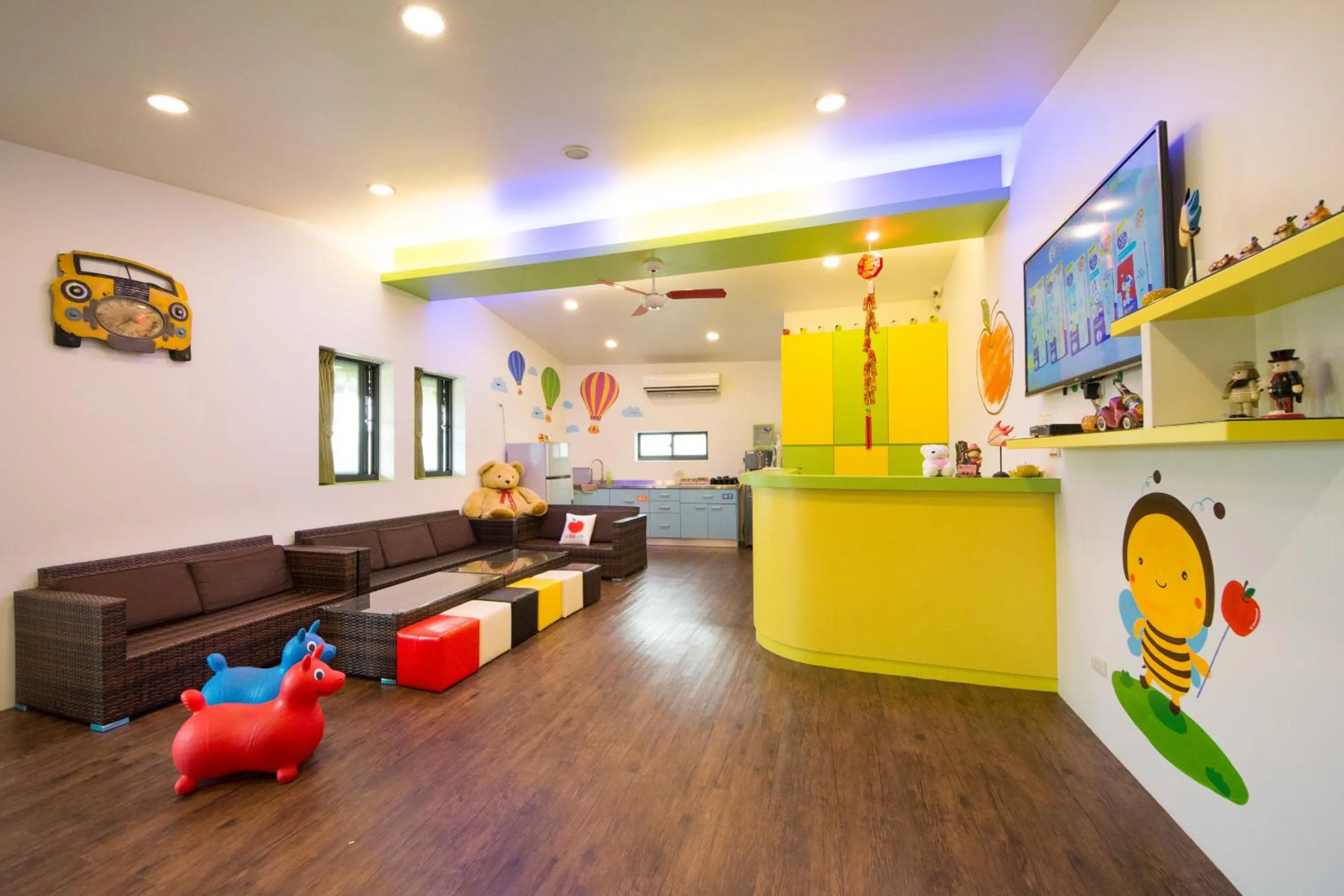 Communal lounge/ TV room in Little Apple B&B