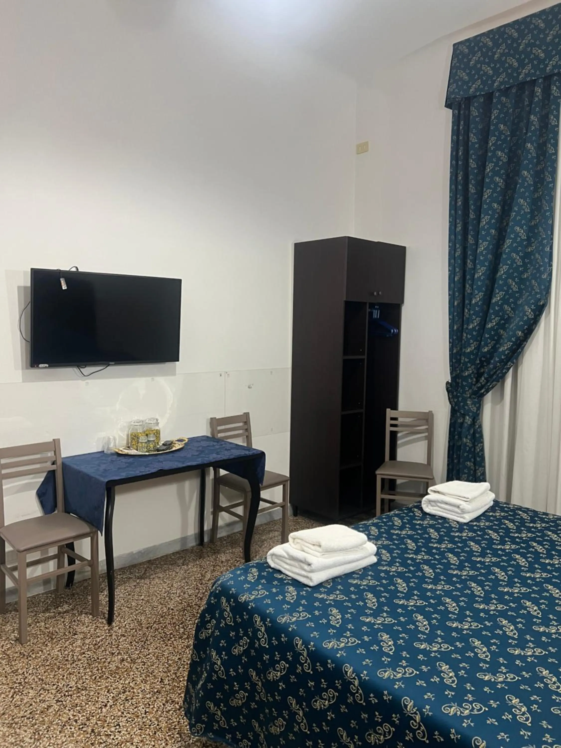 Bed in Ines Downtown B&B