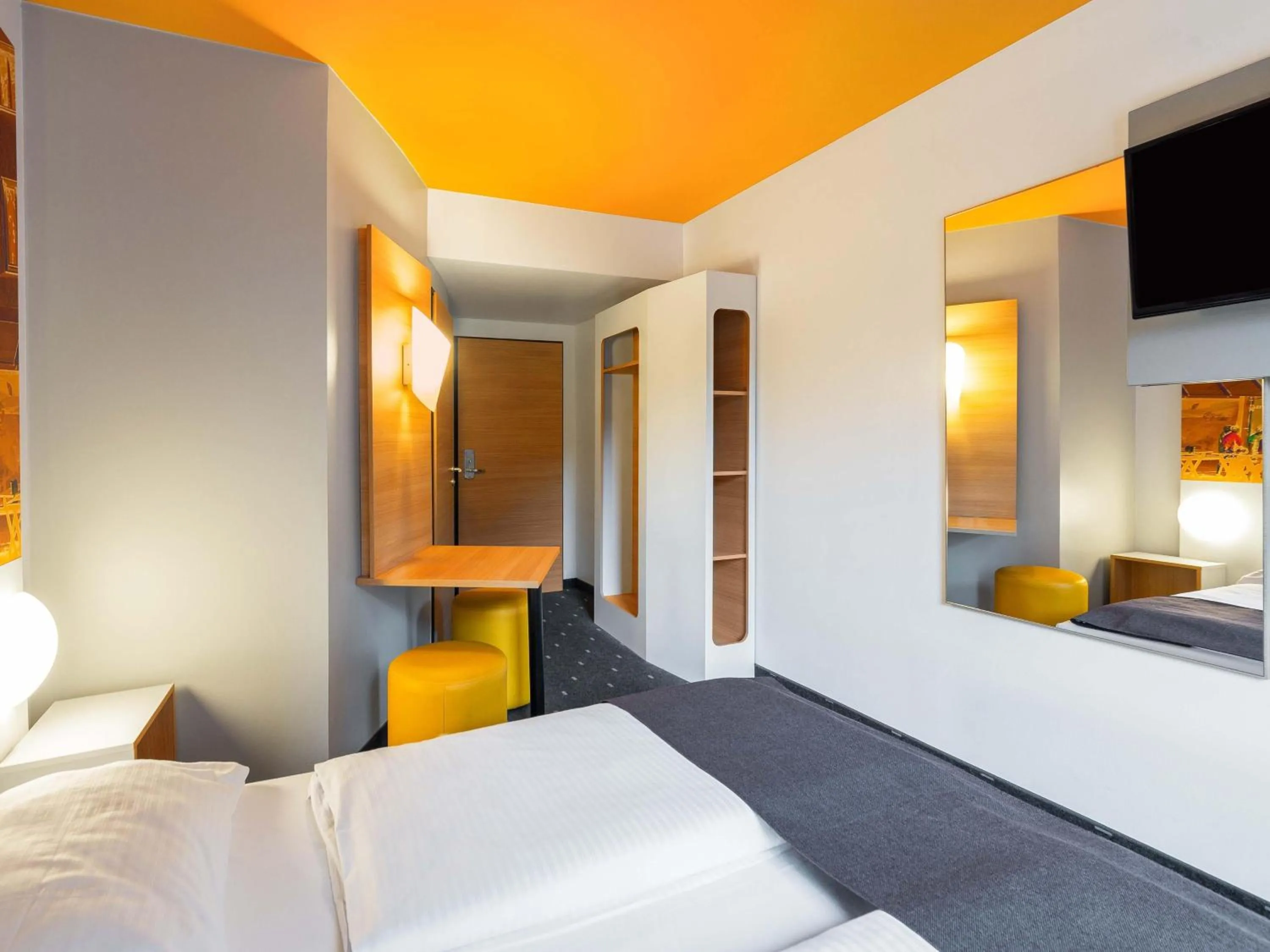 Photo of the whole room, Bed in B&B Hotel Düsseldorf-City