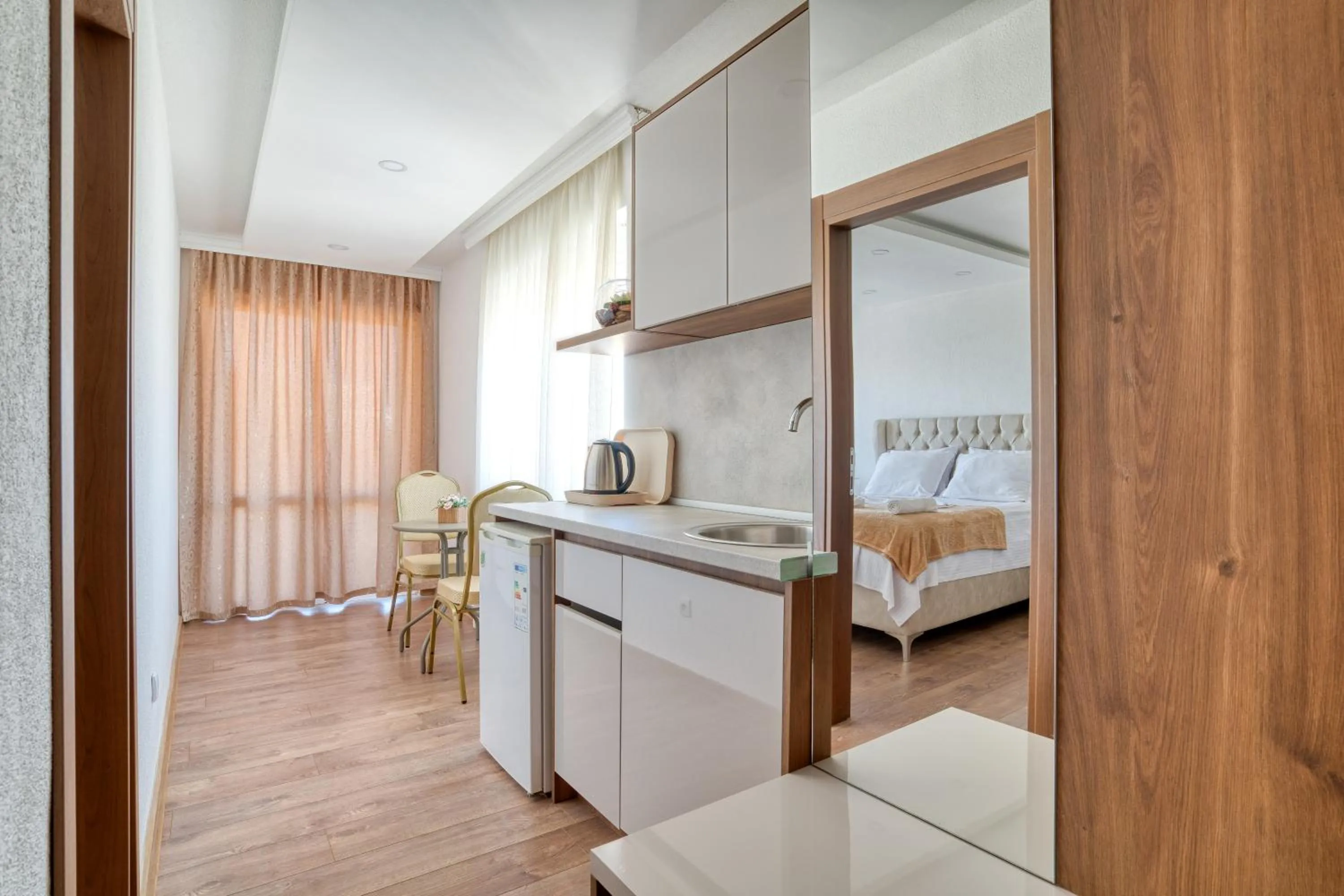 Coffee/tea facilities, Bed in Aqua Lounge Aparthotel Ulcinj