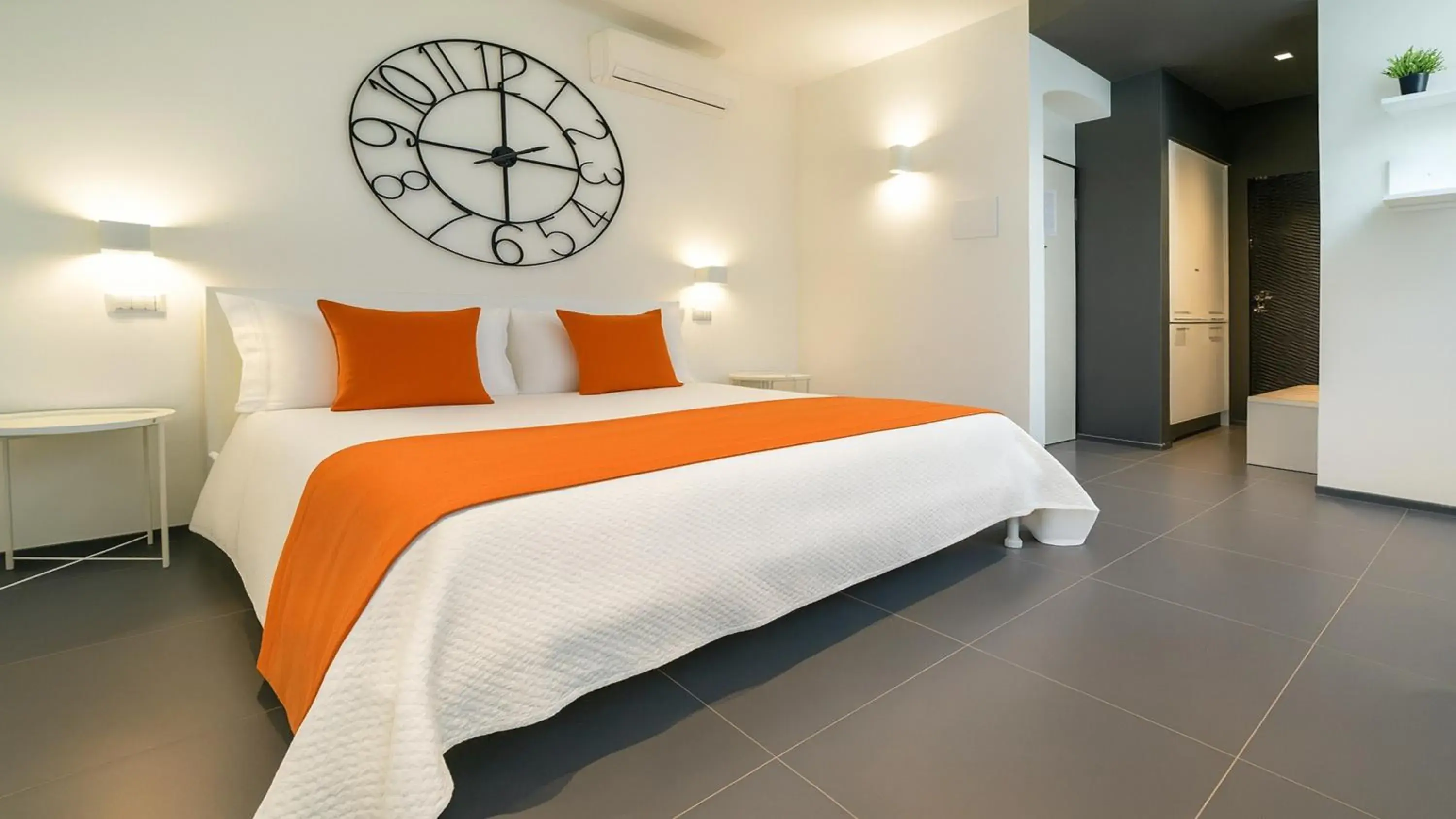 Triple Room with Private Bathroom in Nicchia del Castelvecchio Triple Room with Private Bathroom in Nicchia del Castelvecchio