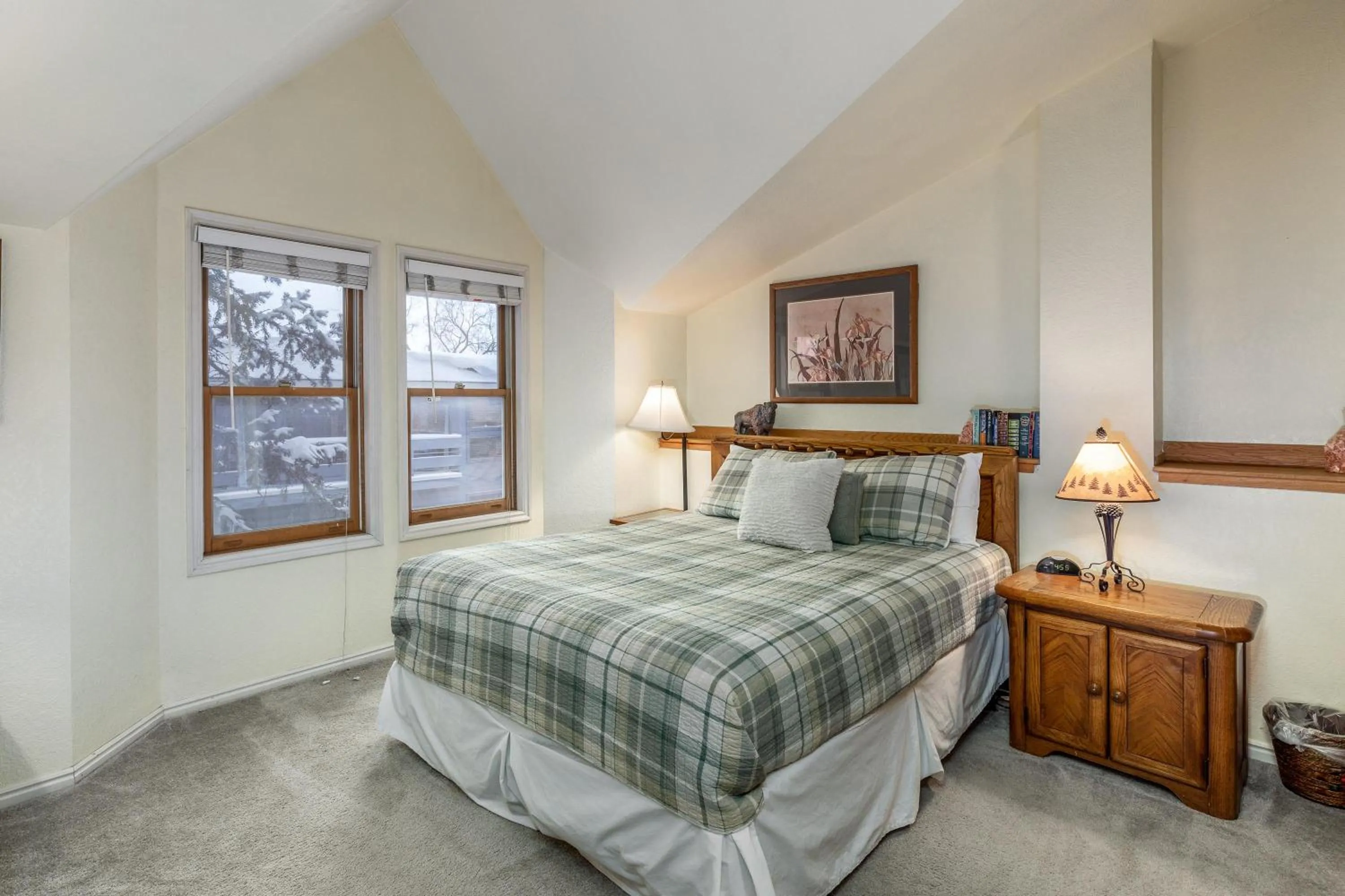 Bed in 14th Street Townhouses #2