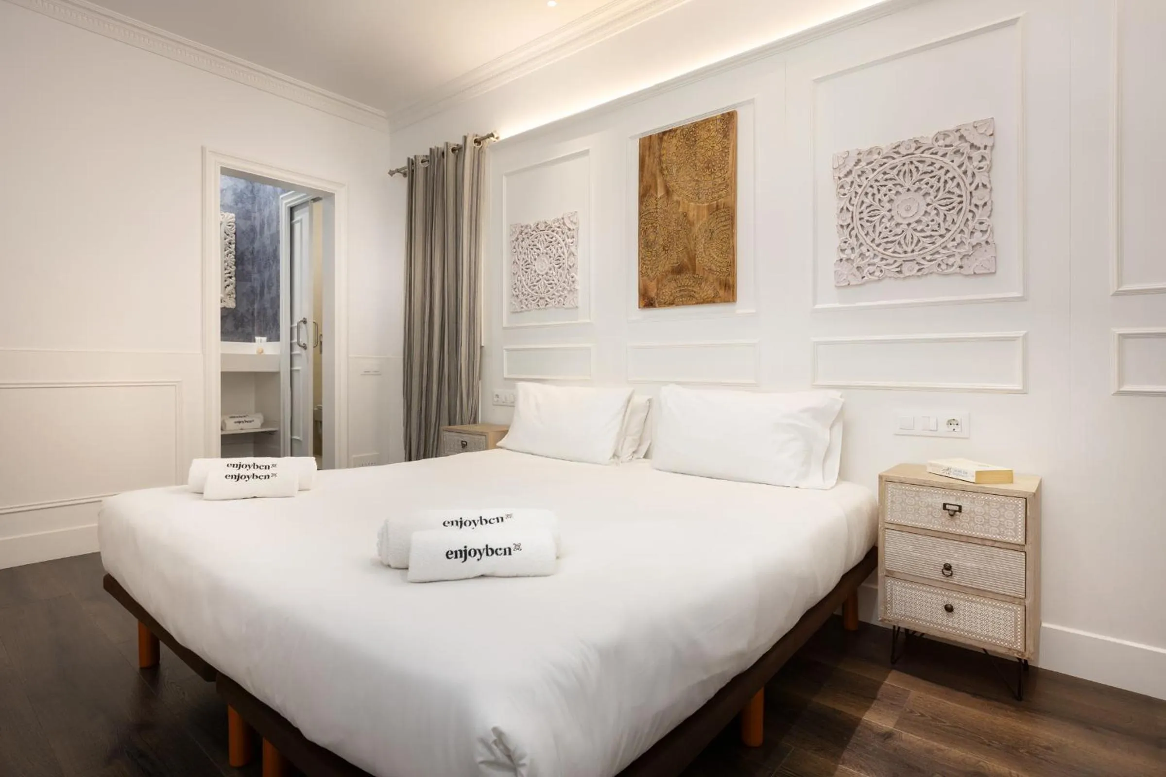 Bed in Enjoybcn Coliseum Apartments