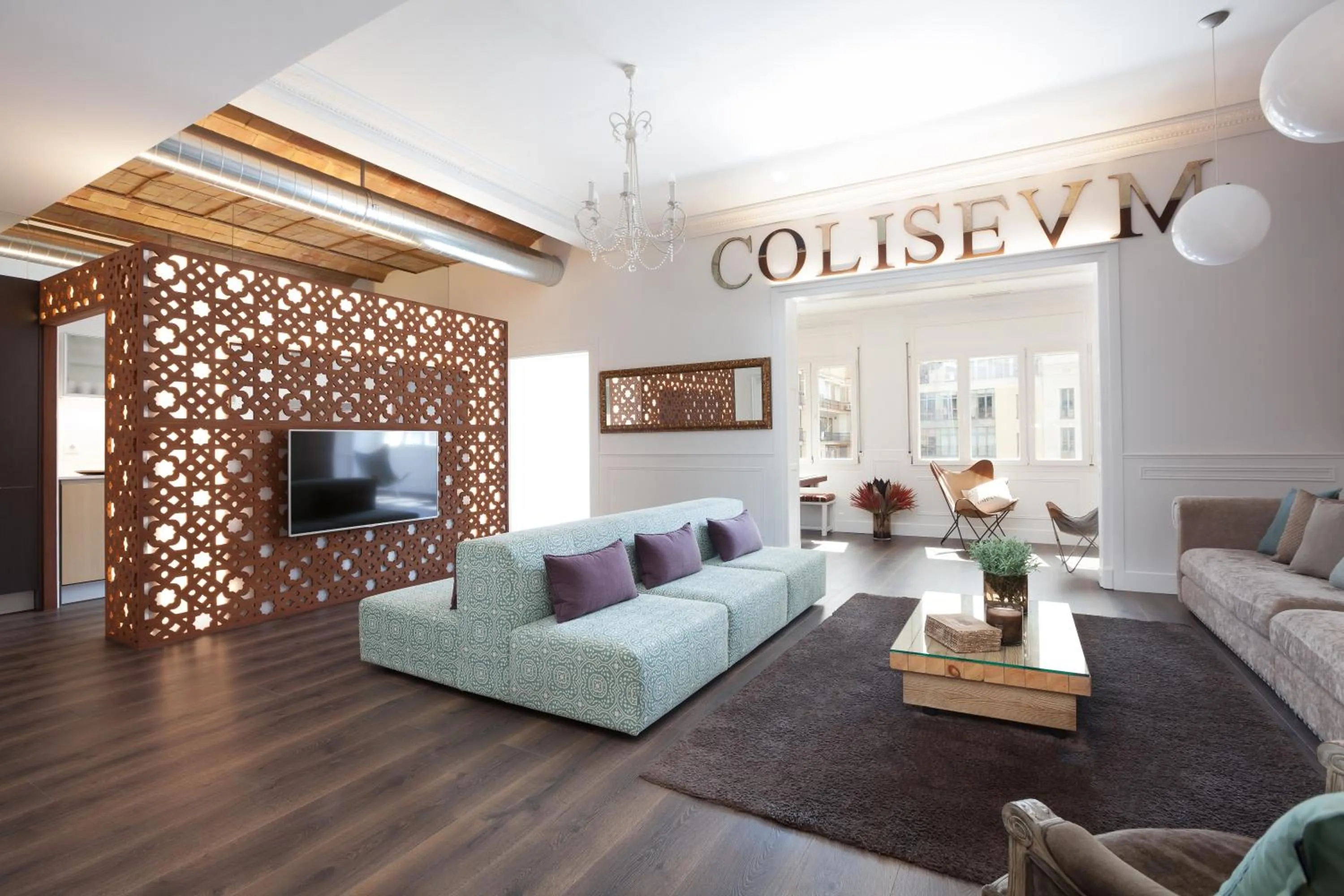 Living room in Enjoybcn Coliseum Apartments