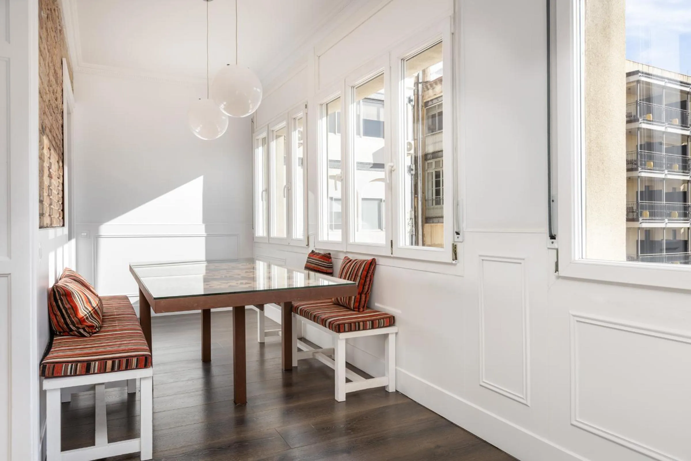 Dining area in Enjoybcn Coliseum Apartments