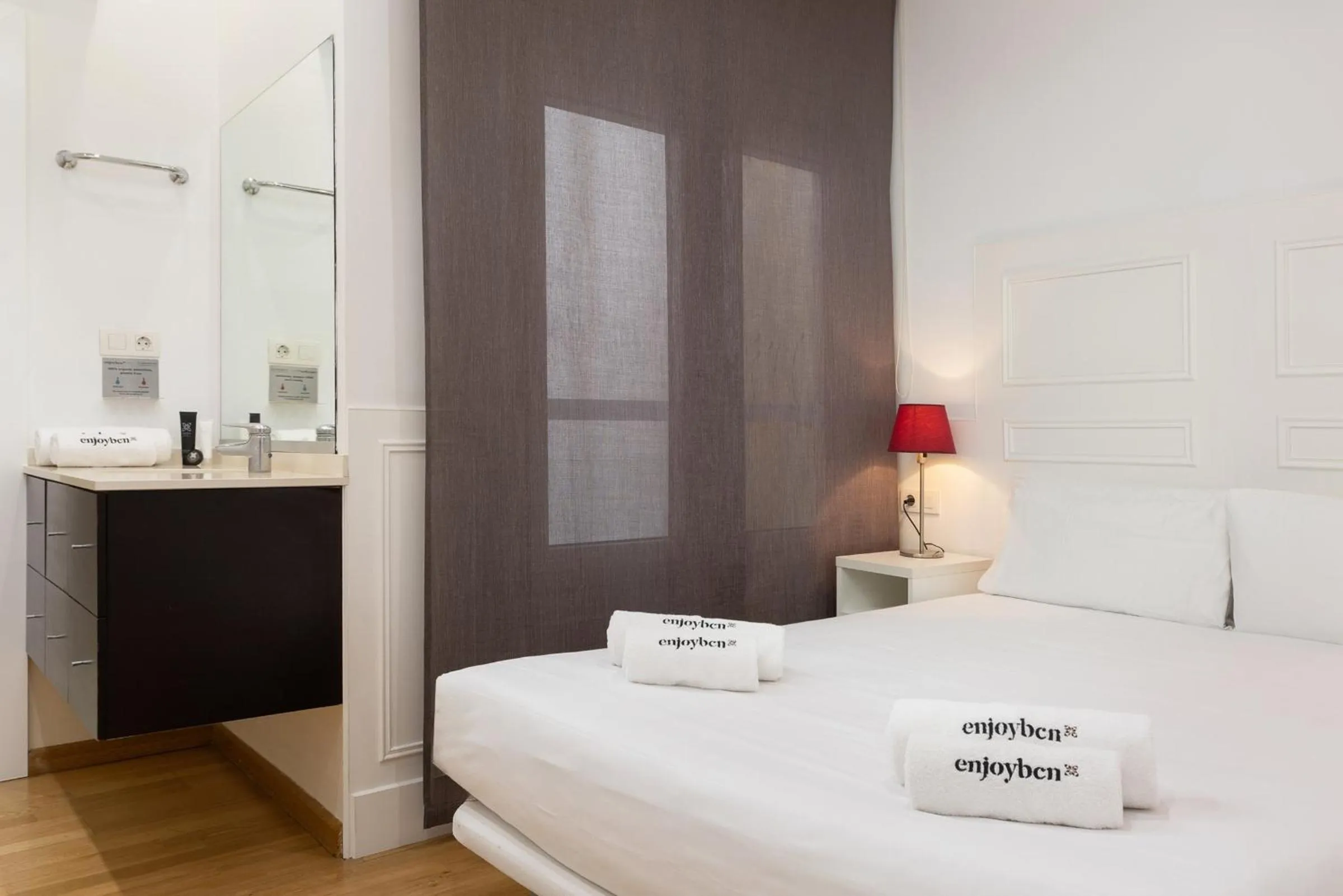 Bed in Enjoybcn Coliseum Apartments