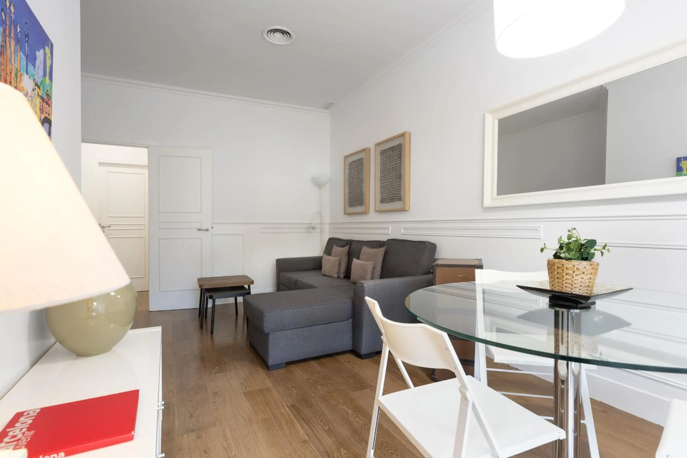 Enjoybcn Coliseum Apartments