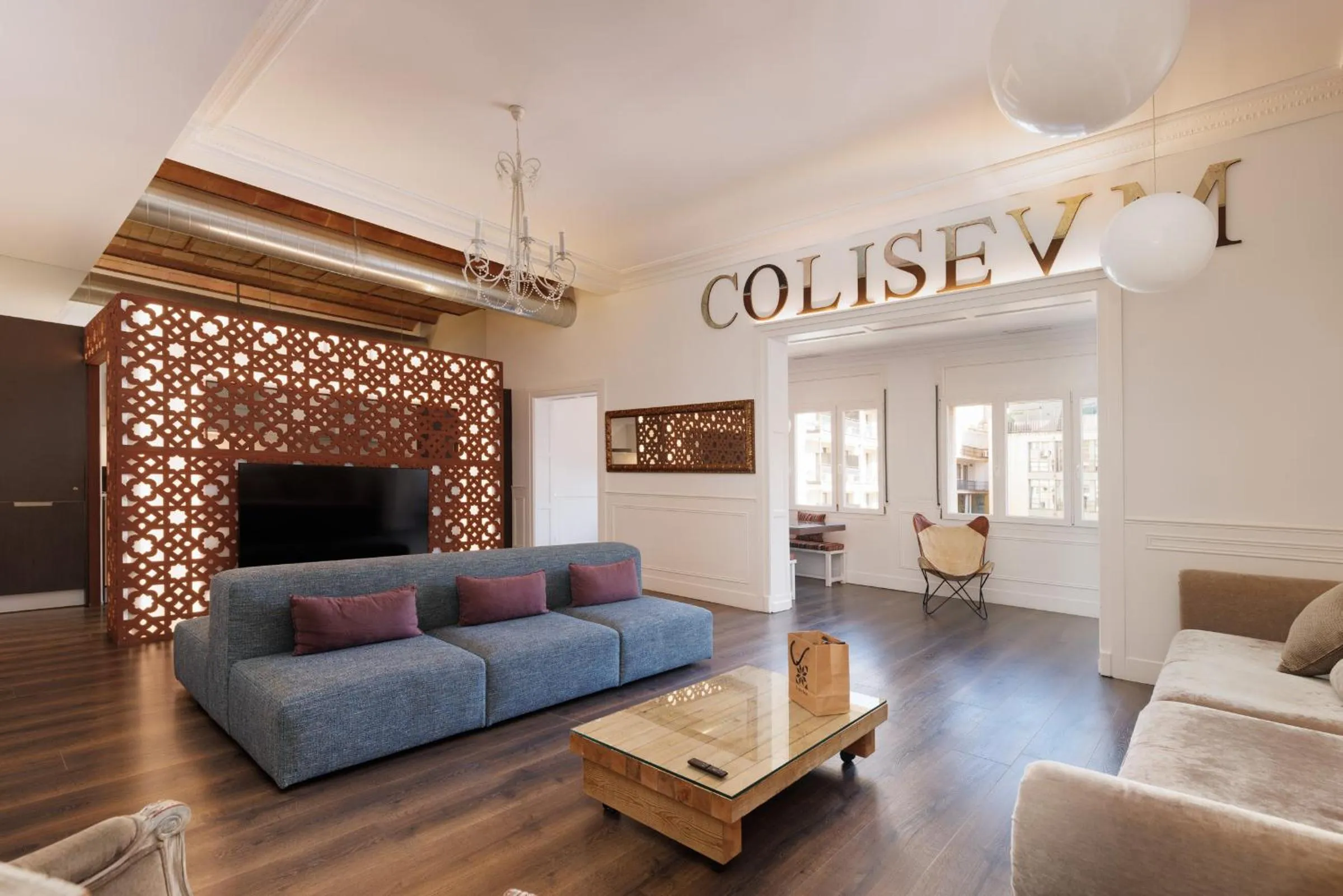 Enjoybcn Coliseum Apartments