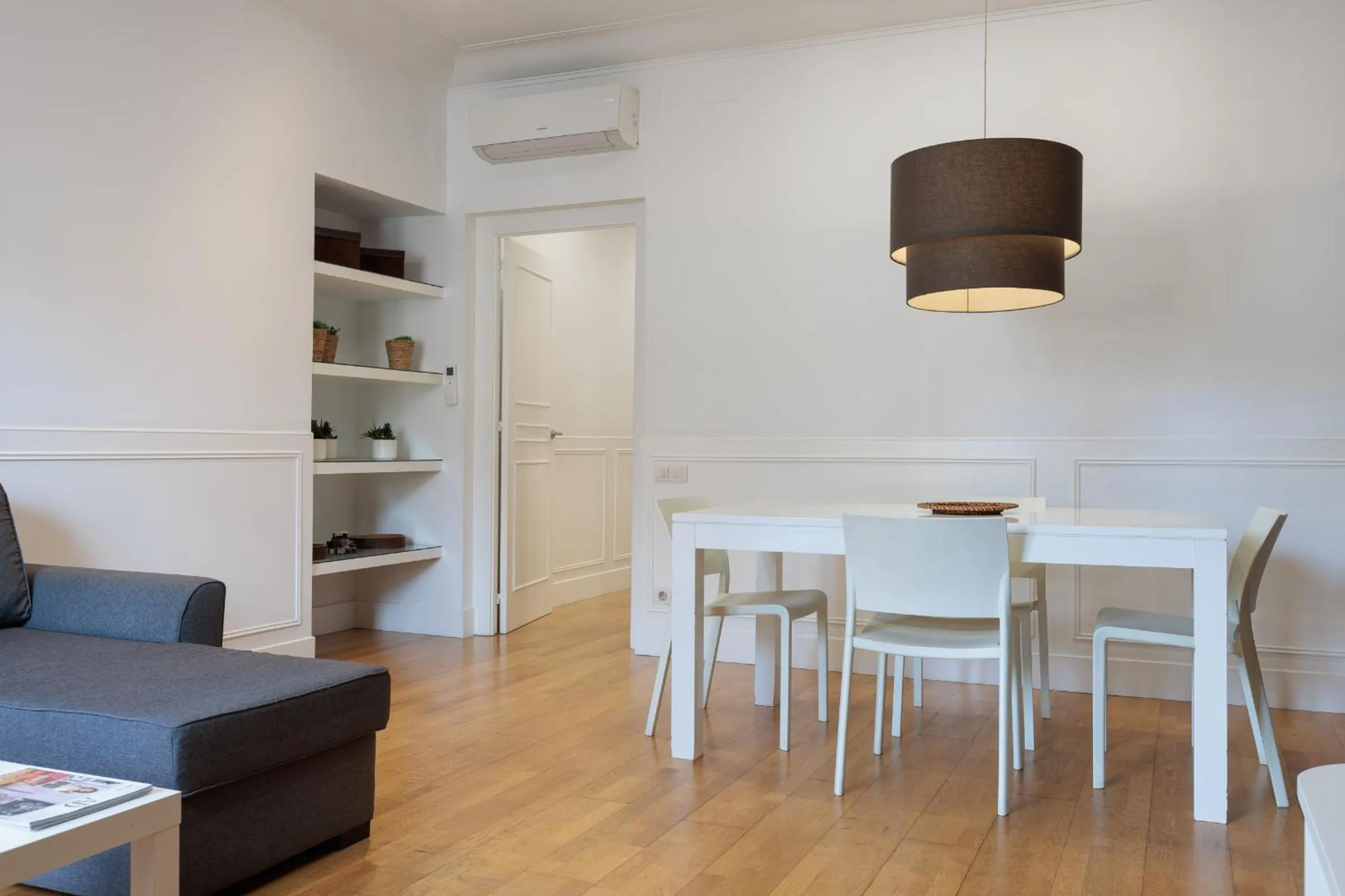 Dining area in Enjoybcn Coliseum Apartments