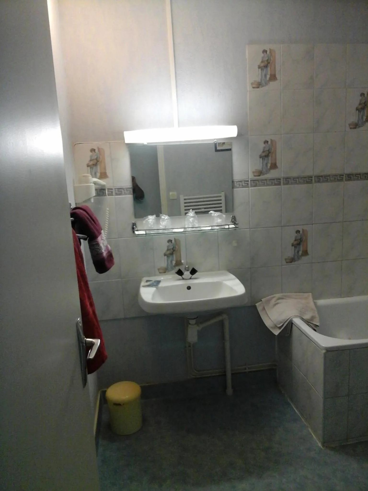 Bathroom in Hôtel l'Eden