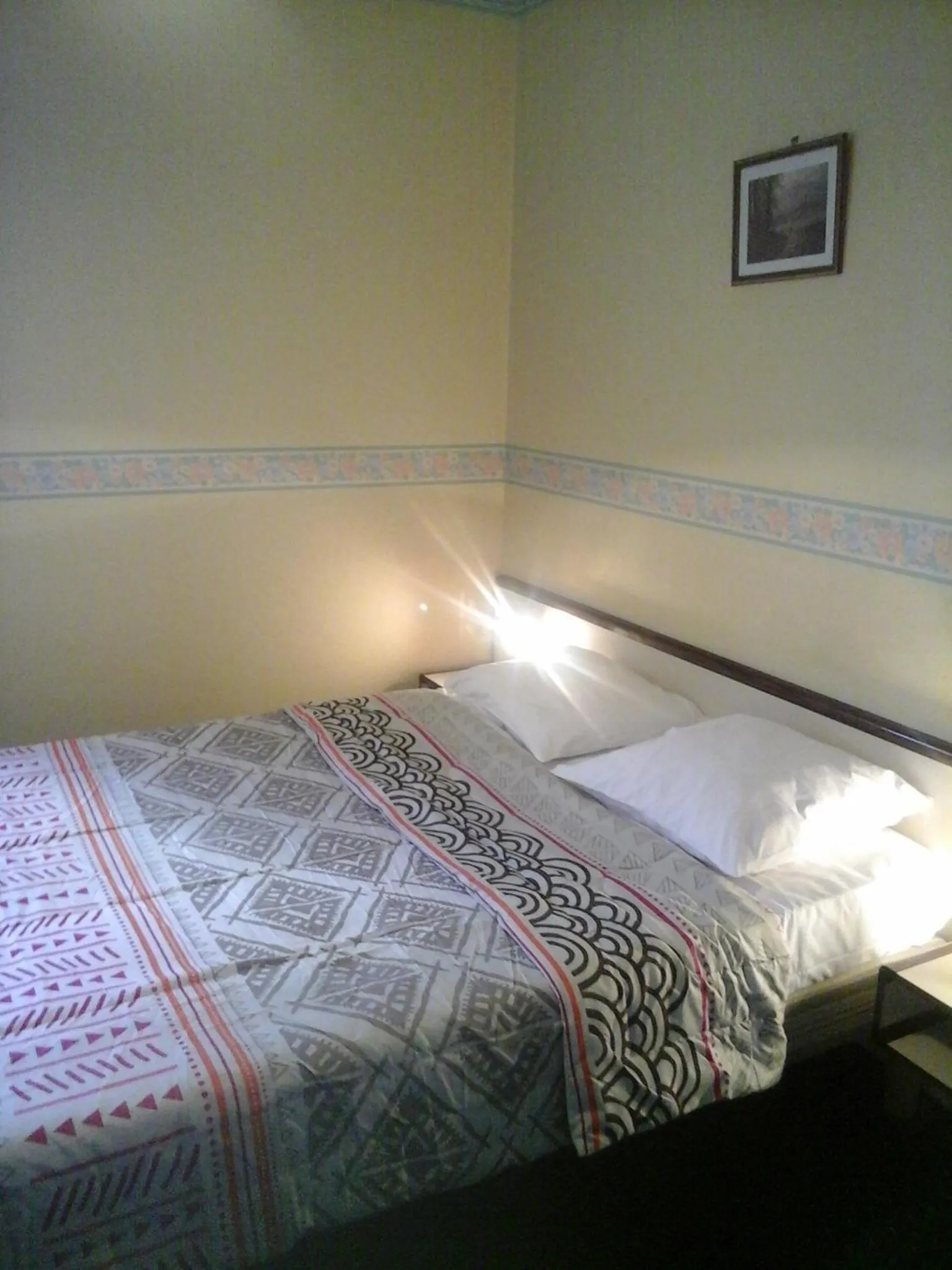 Bed in Hôtel l'Eden