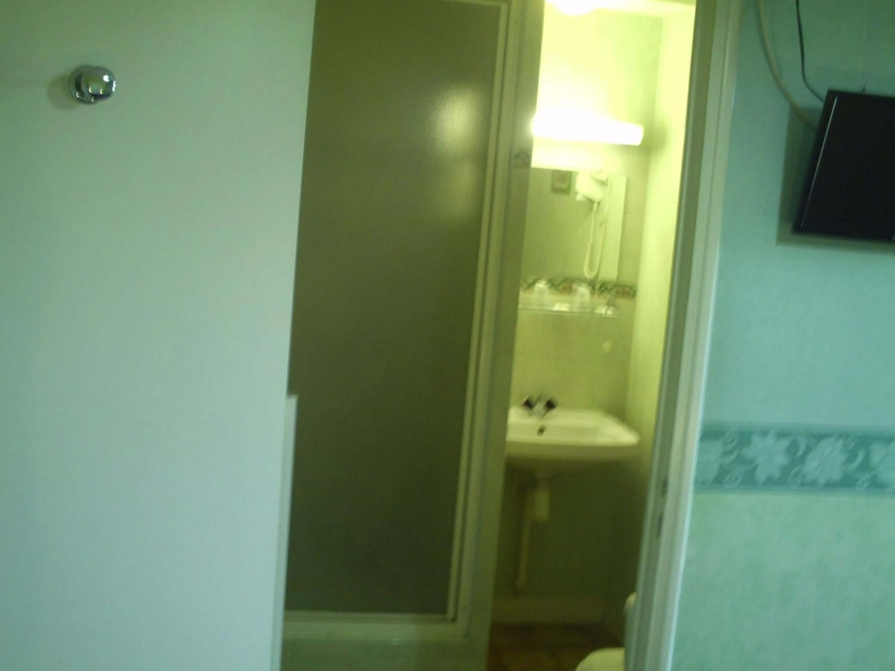 Bathroom in Hôtel l'Eden