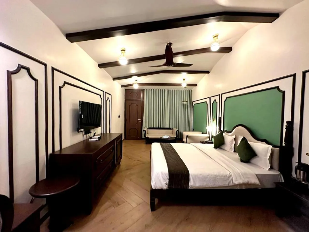 Bed in Hotel Mount Regency