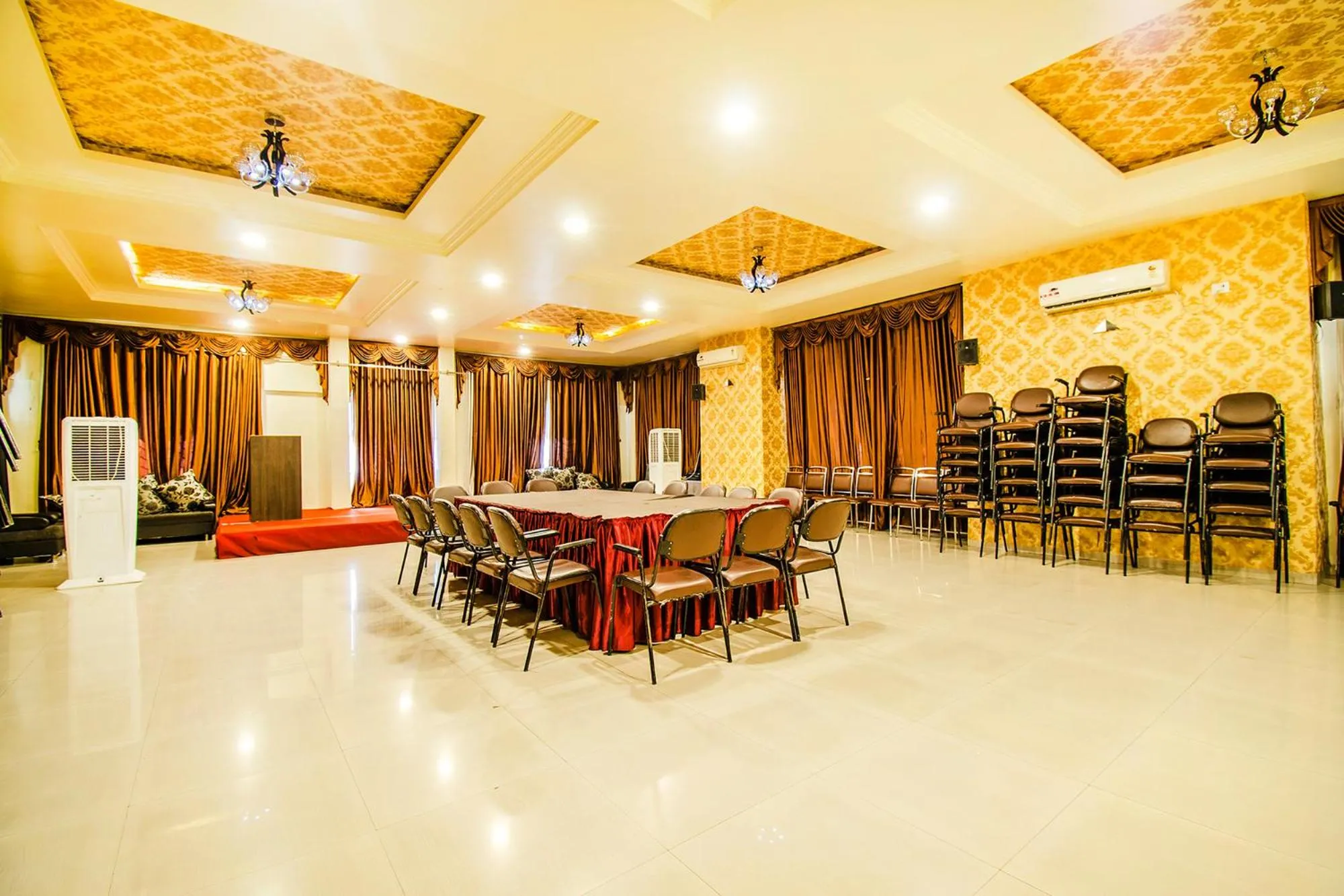 Banquet/Function facilities in FabHotel Prime Sanket Inn