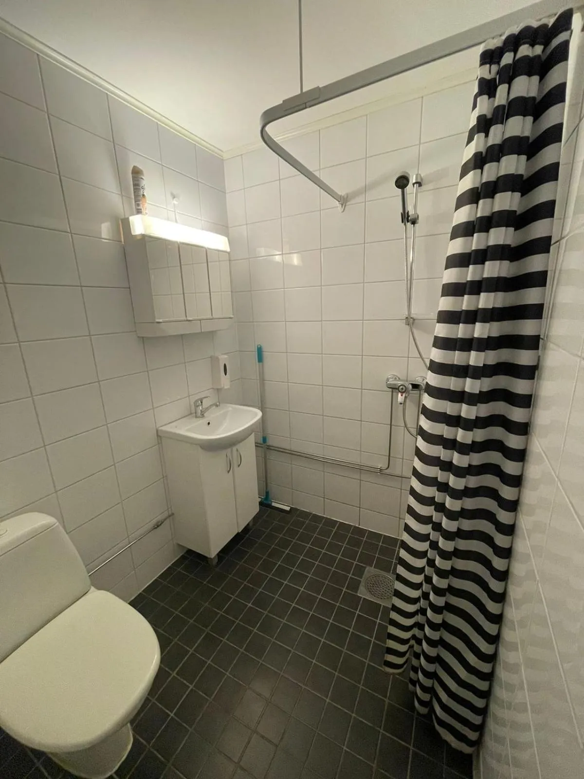 Shower in Asikkalan Motelli